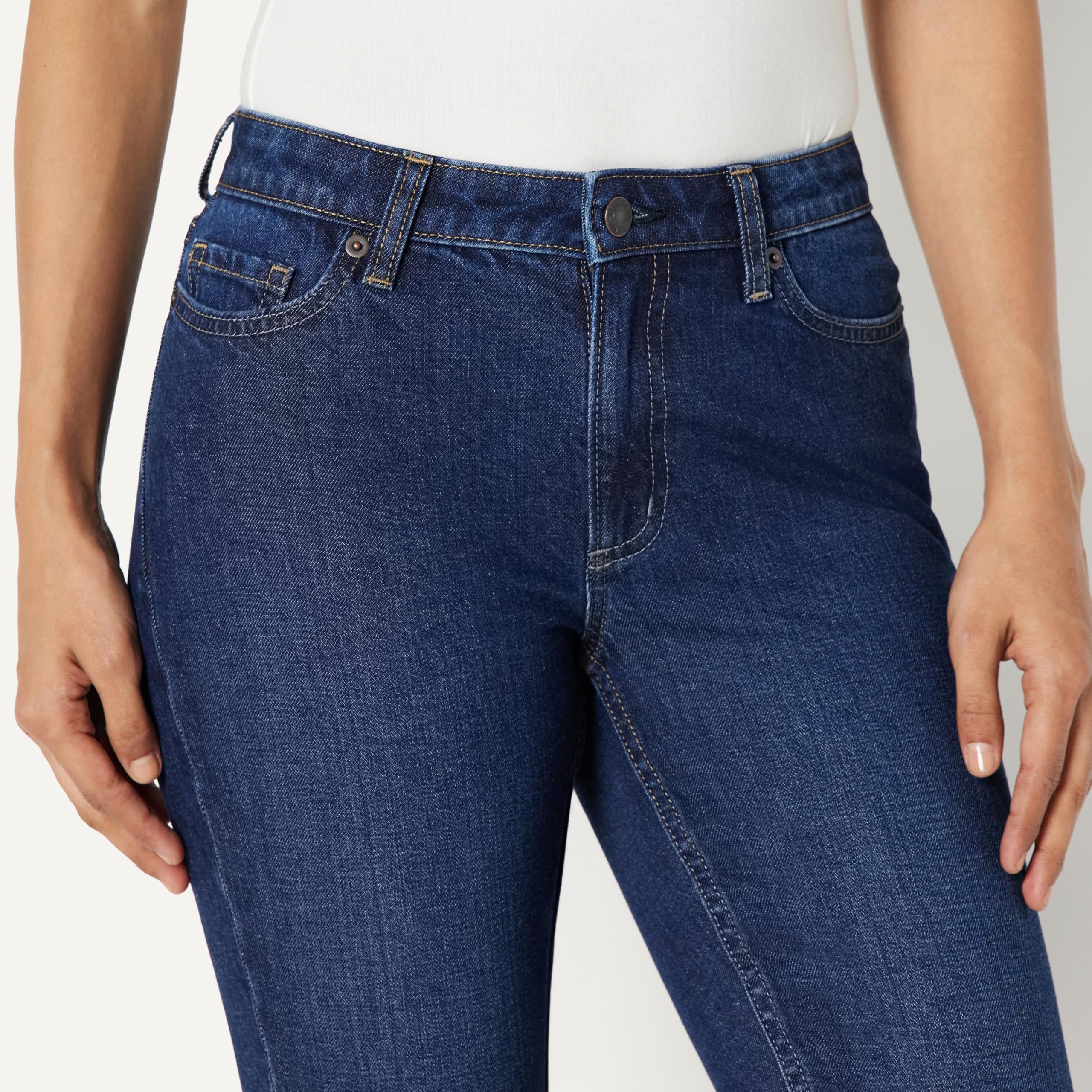 Amazon Essentials Jeans Capri a Vita Media, Mediamente Elasticizzati, Vestibilità Aderente Donna