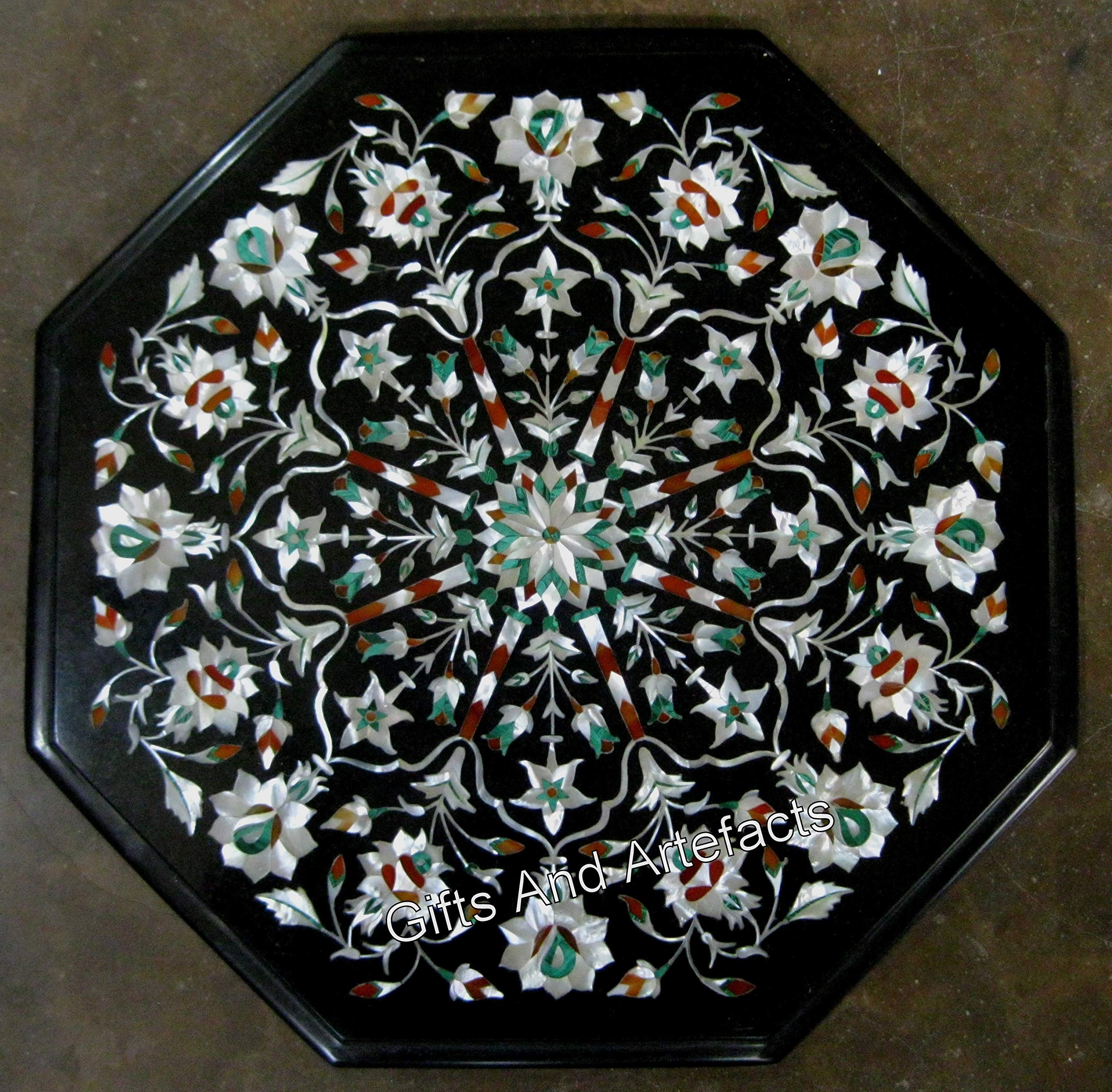 Table en marbre noir d'intérieur et incrustations de pierres précieuses