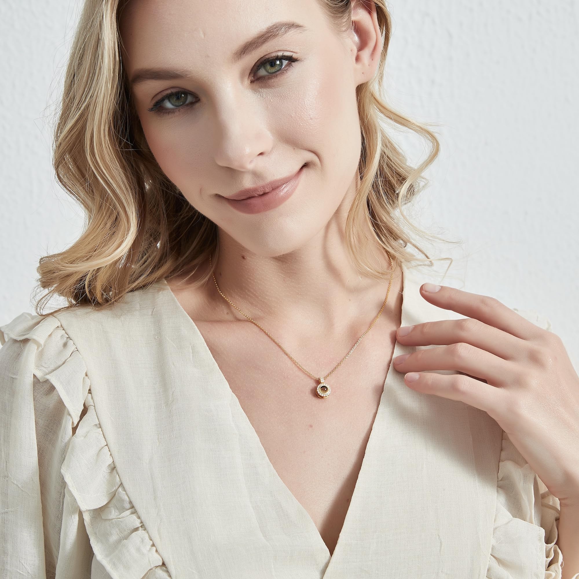 PERIMADE Collana con proiezione di foto a cerchio personalizzato con immagine all'interno, testo personalizzato e amore in 100 lingue CZ ciondolo rotondo collana con ciondolo personalizzato regalo