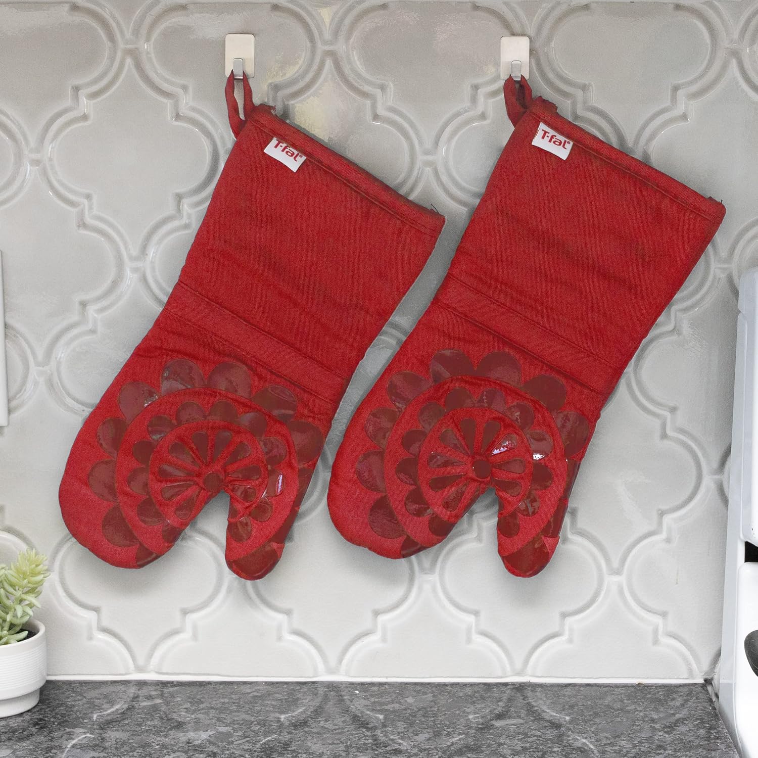 T-fal Textiles 97171 Oven Thumb Mitt, Red