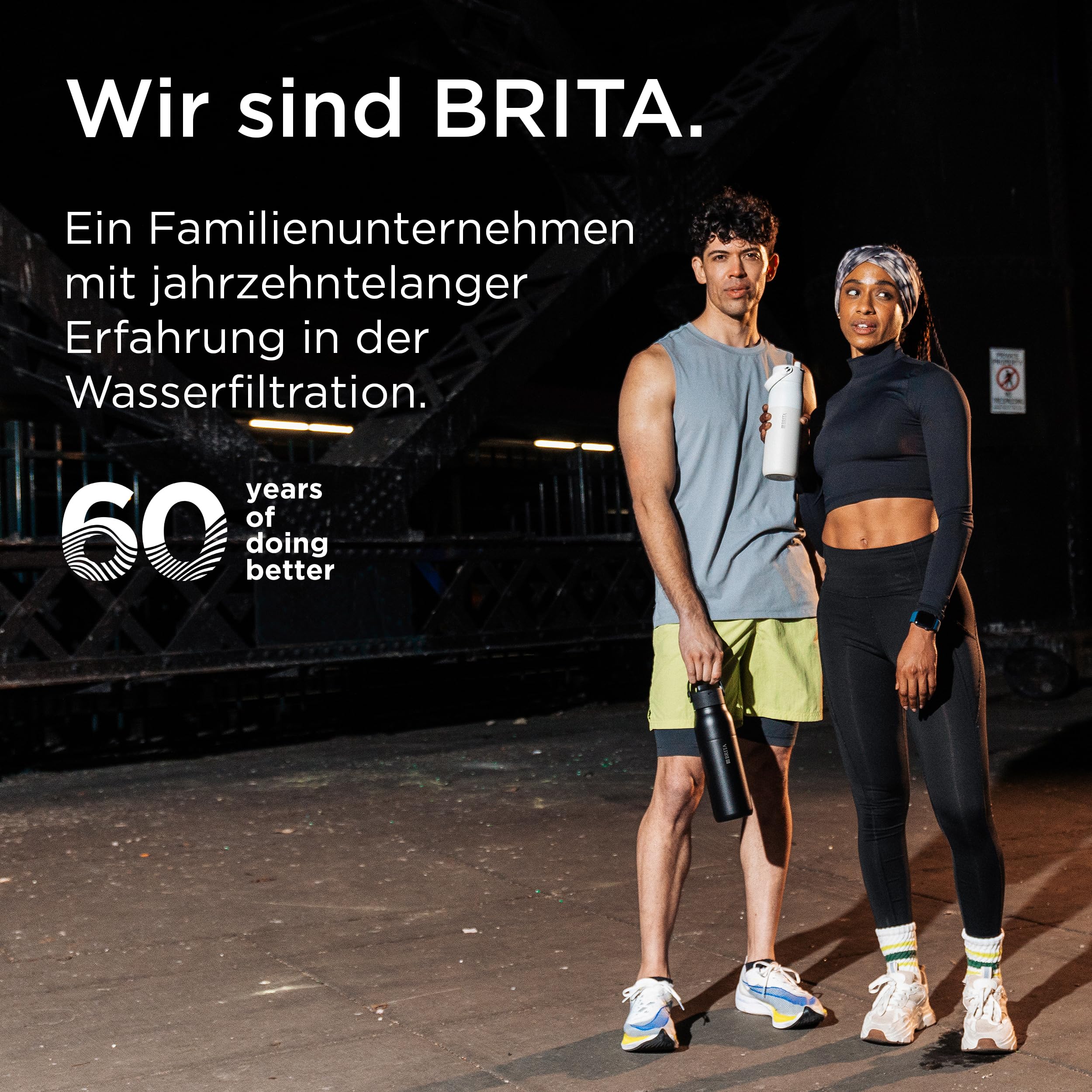 BRITA LARQ iQ Digitale Filter Trinkflasche weiß (680 ml) inkl. Hydration Tracking (App), Aktivkohle Wasserfilter & UV-C – neutralisiert 99,99% Bakterien & filtert Mikroverunreinigungen, PFAS & mehr