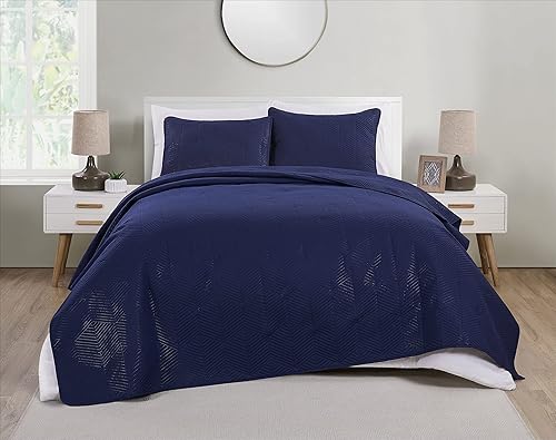 Miniatura 2 de VCNY Home  Colección Hexa  Juego de edredón de microfibra geométrica en relieve sólido, King, 3 piezas, azul marino