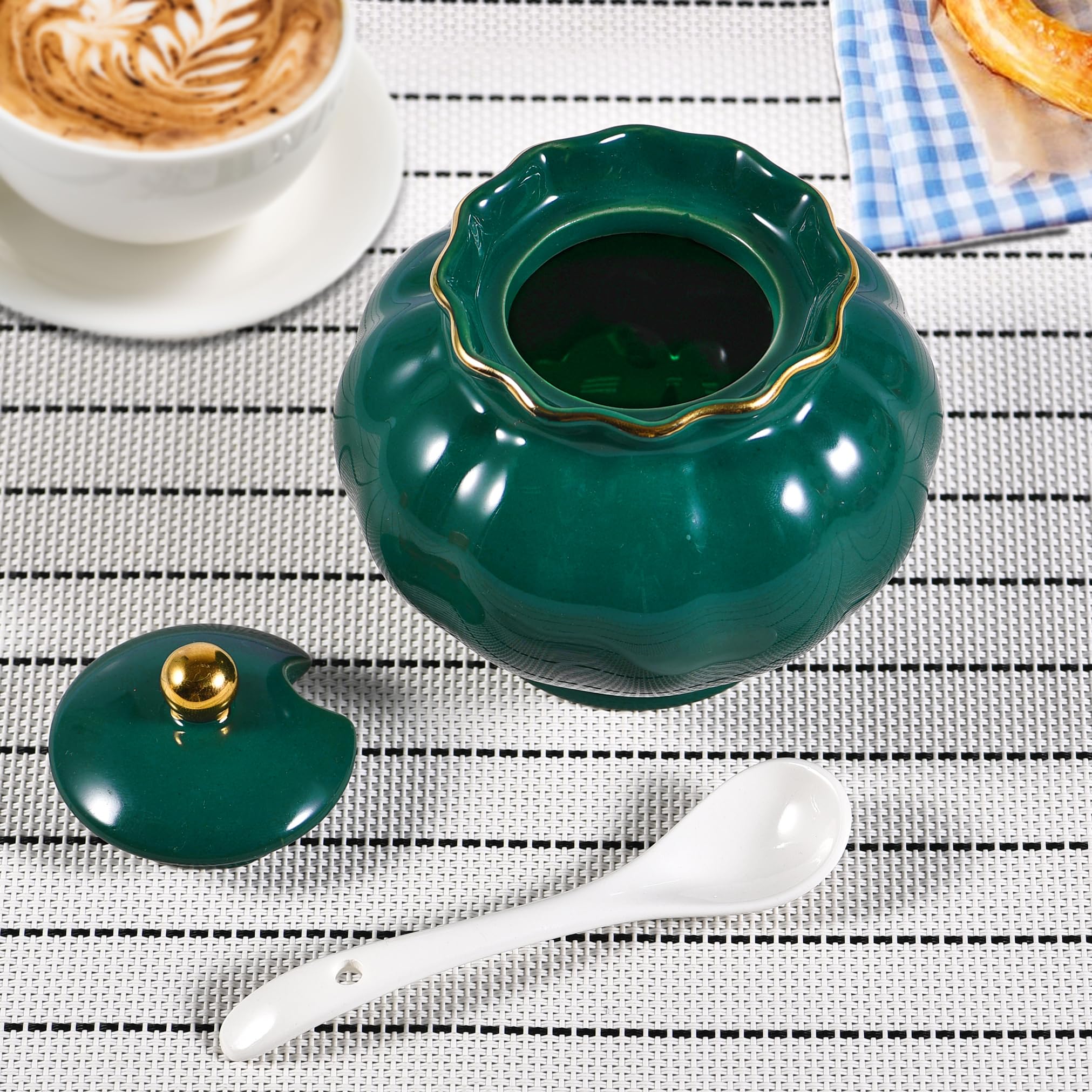 Sahnekännchen und Zuckerdose Set, Kleiner Sahnebehälter aus Keramik mit Griff & Zuckertopf mit Deckel und Löffel, lebensmittelecht und bleifrei, Grün