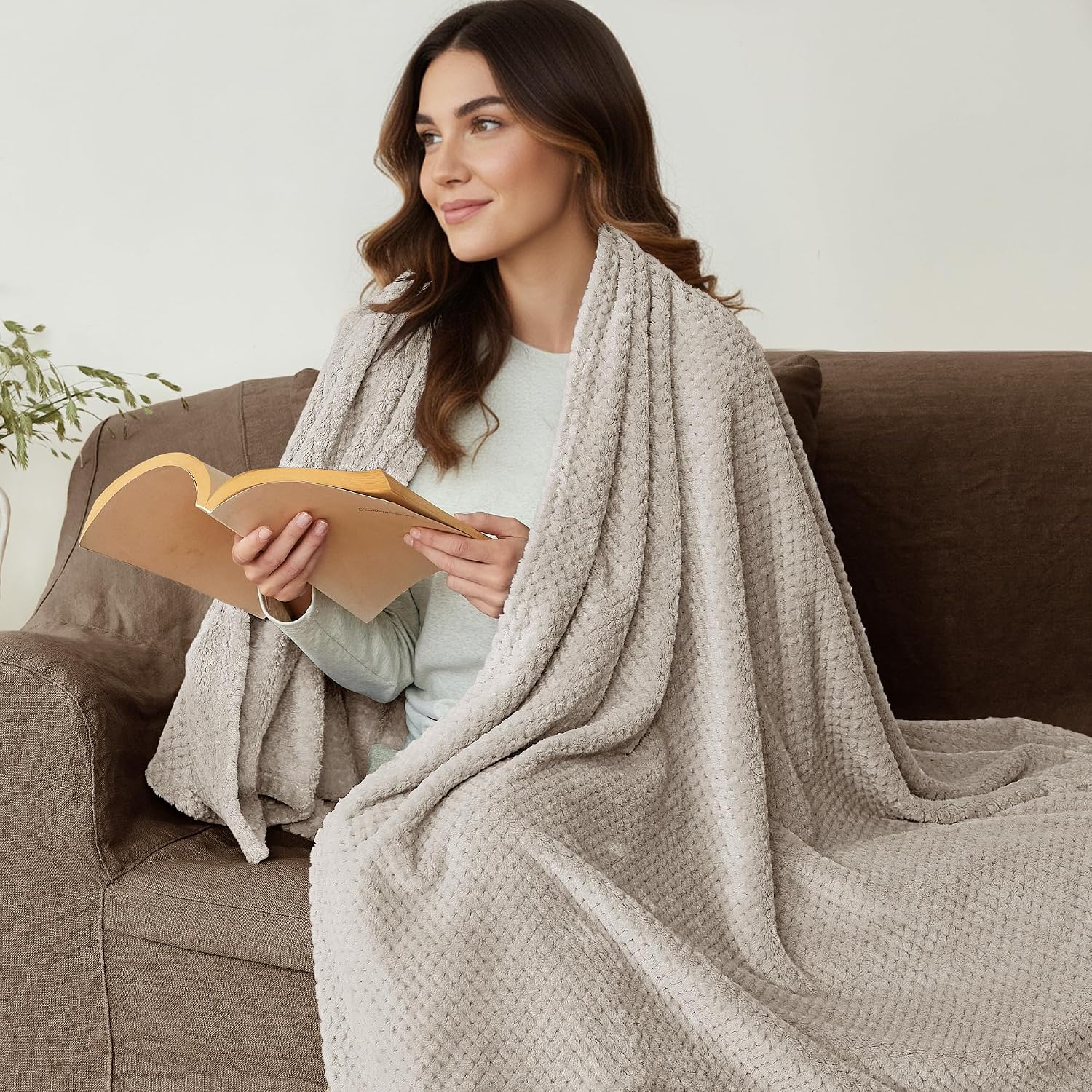 Exclusivo Mezcla Tan Fleece Throw Blanket 50x70 Inches Super Soft Warm Waffle Textured Cozy Lightweight