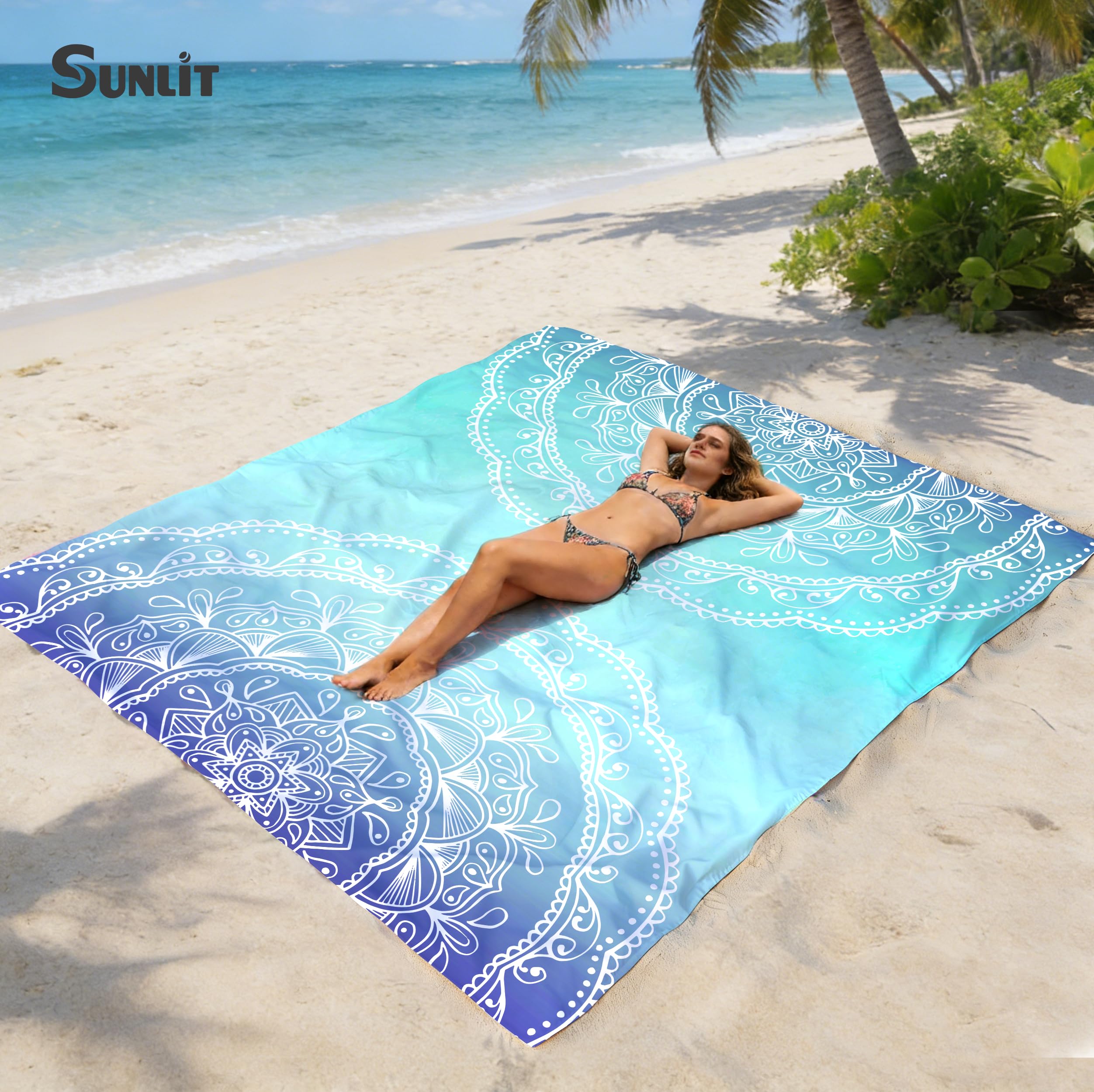 Sunlit Couverture de Plage Douce et Soyeuse de 269,2 x 205,7 cm, Tapis Anti-Sable avec Poches d'angle et Sac en Maille pour fête de Plage, Voyages, Camping et Festival de Musique en Plein air, Motif