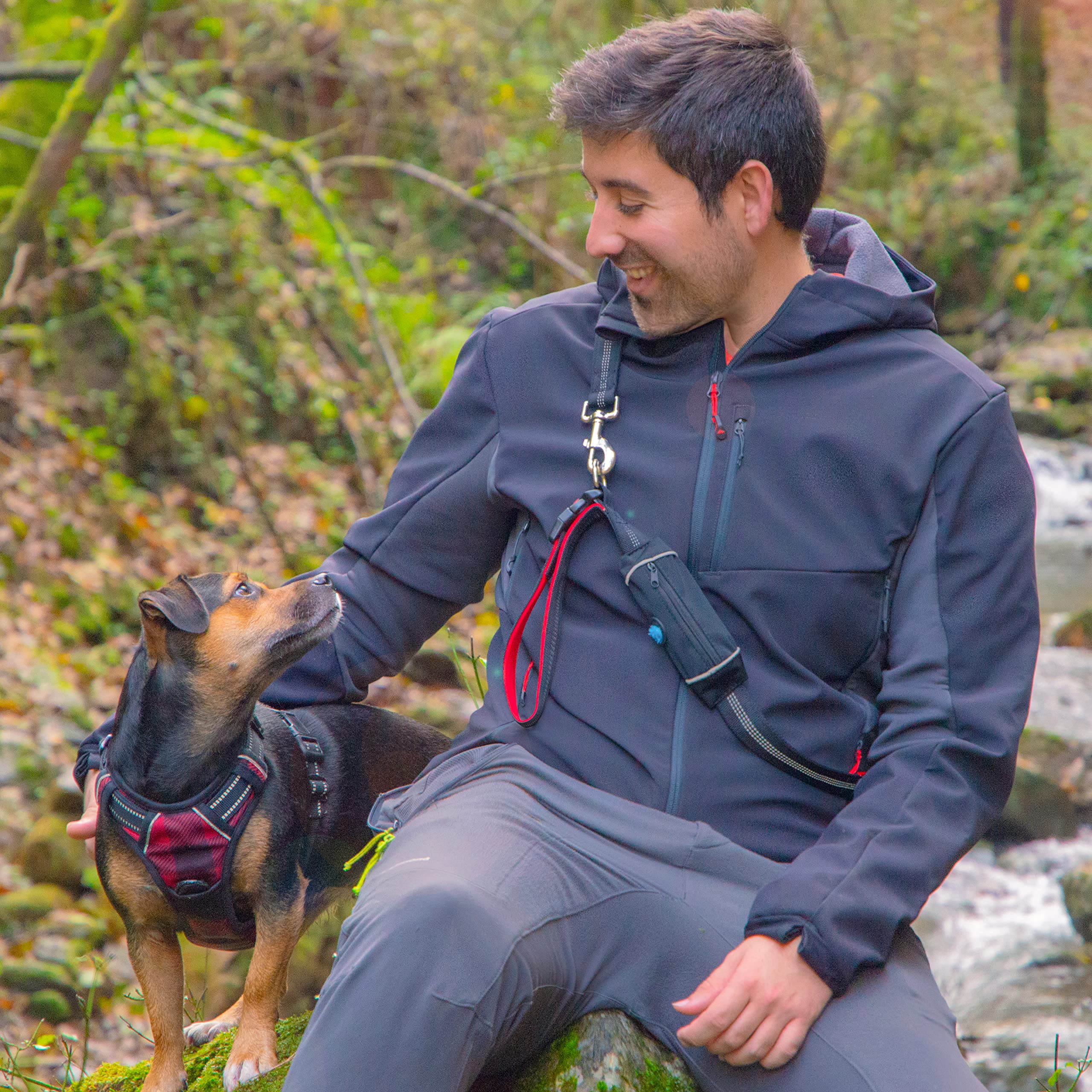 Correa para Perros Grandes y Fuertes 1,5 m | 3 Asas Acolchadas de Control | Mosquetón con Bloqueo + Giro 360º | Reflectante + Bolsillo Impermeable con Dispensador | Rojo