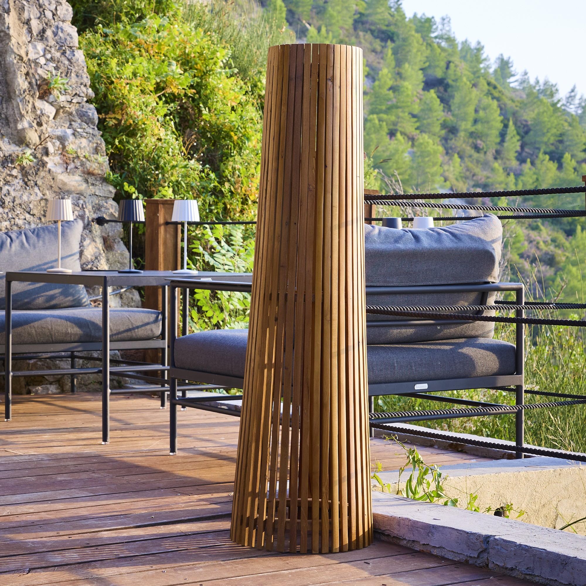 Lumisky - Lámpara de pie solar para exteriores tecka tall de madera teca con módulo LED blanco cálido y mando a distancia (120 cm)