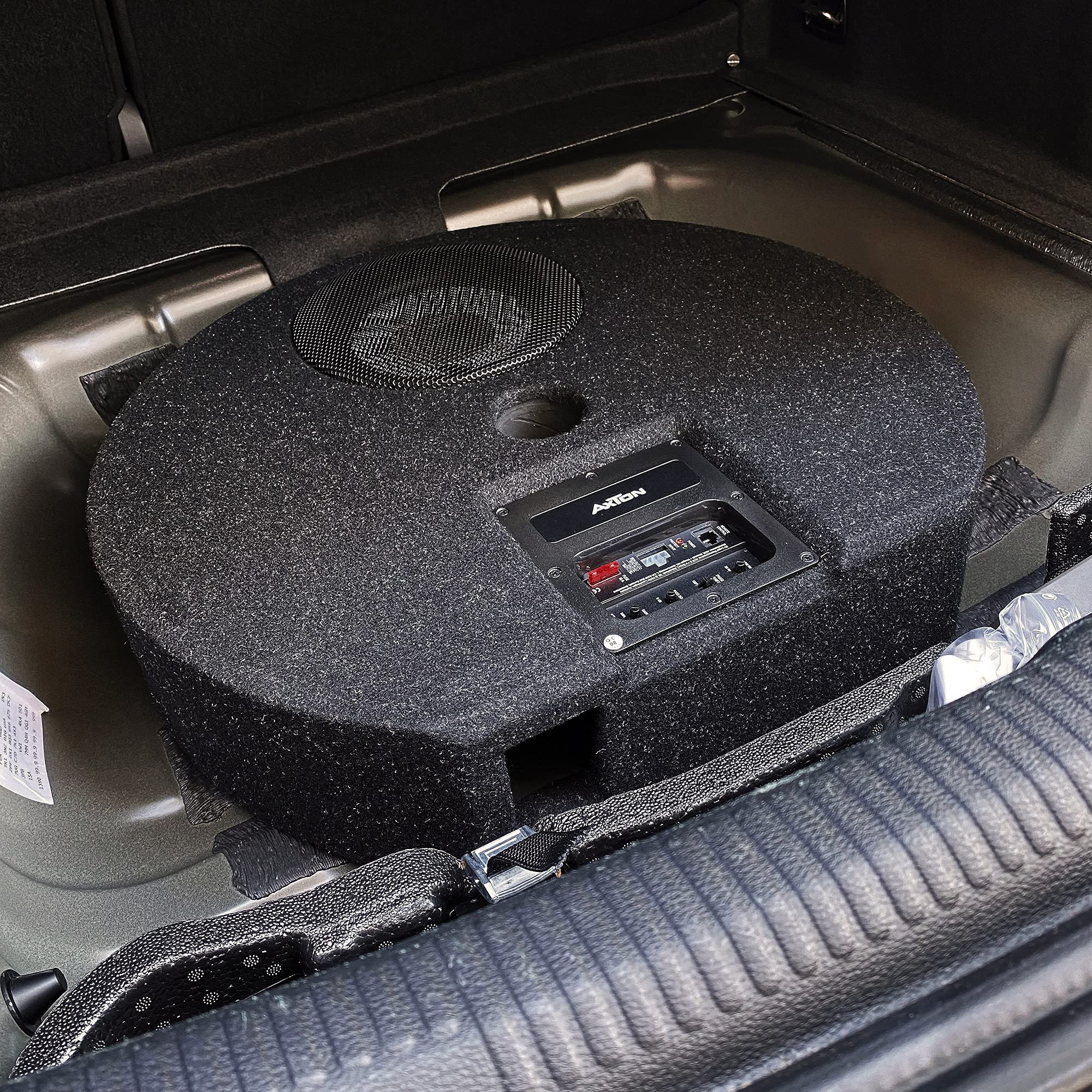AXTON ATB20RXF: Flacher Aktiv-Subwoofer für die Reserverad-Mulde, Bassreflex Bassbox fürs Auto mit 20 cm/8“ Langhub Woofer, Gehäuse nur 125 mm hoch, High-Level Eingänge, 120 W