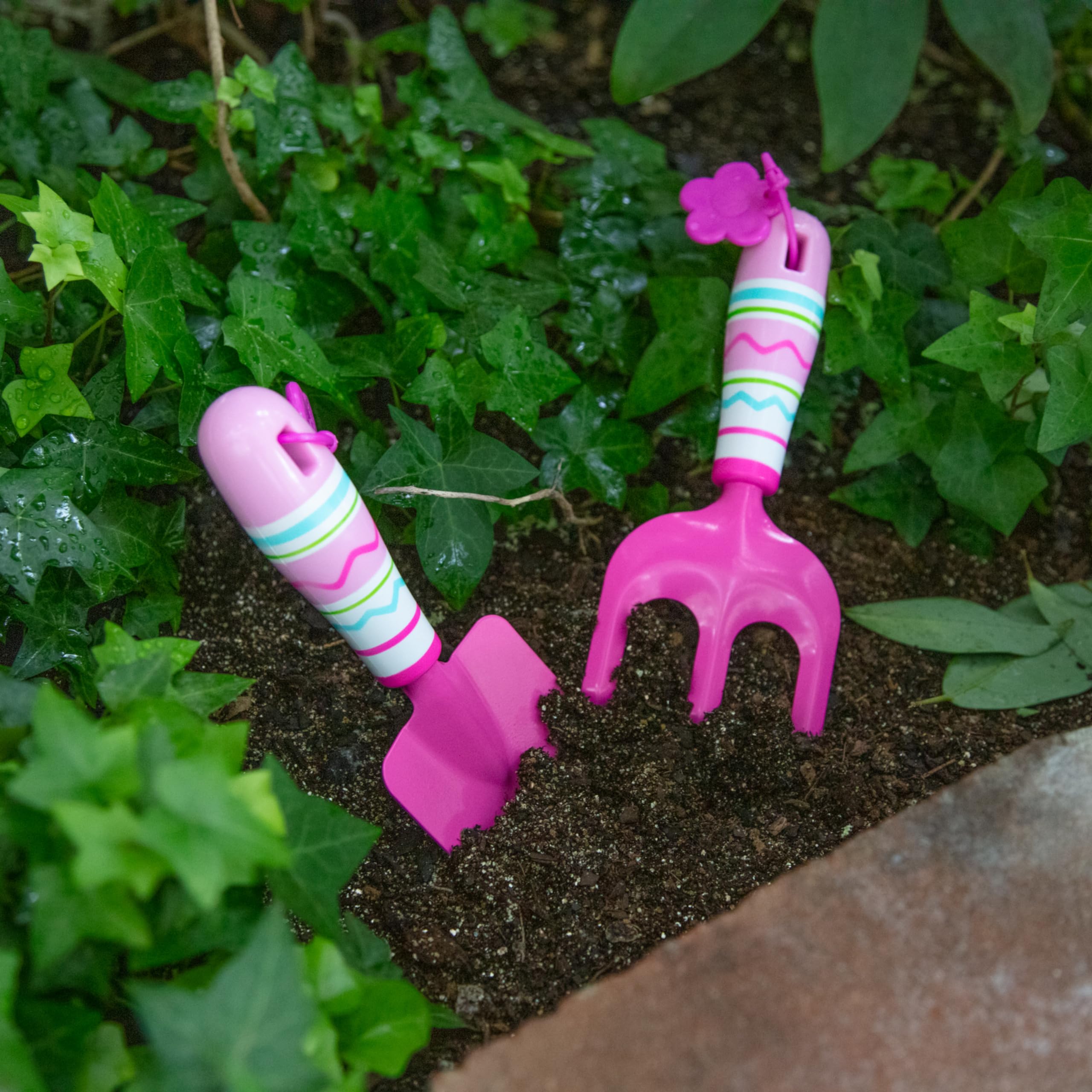 Melissa & Doug Pretty Petals Cultivator & Trowel Set - Image 9