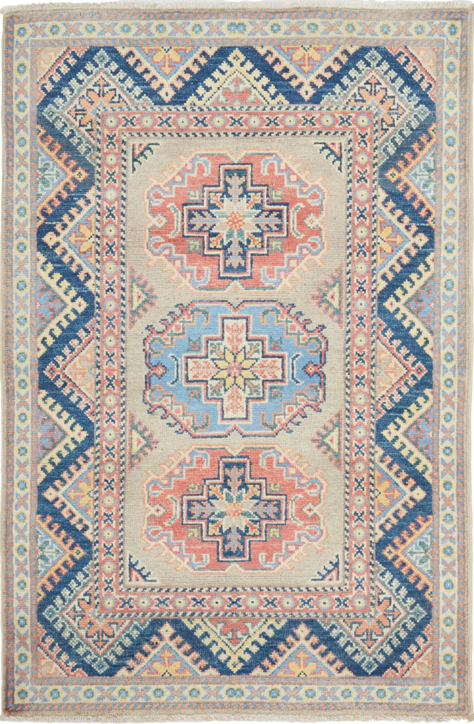 Tapis d'Orient Kazak en laine pour sublimer votre entrée ou bureau