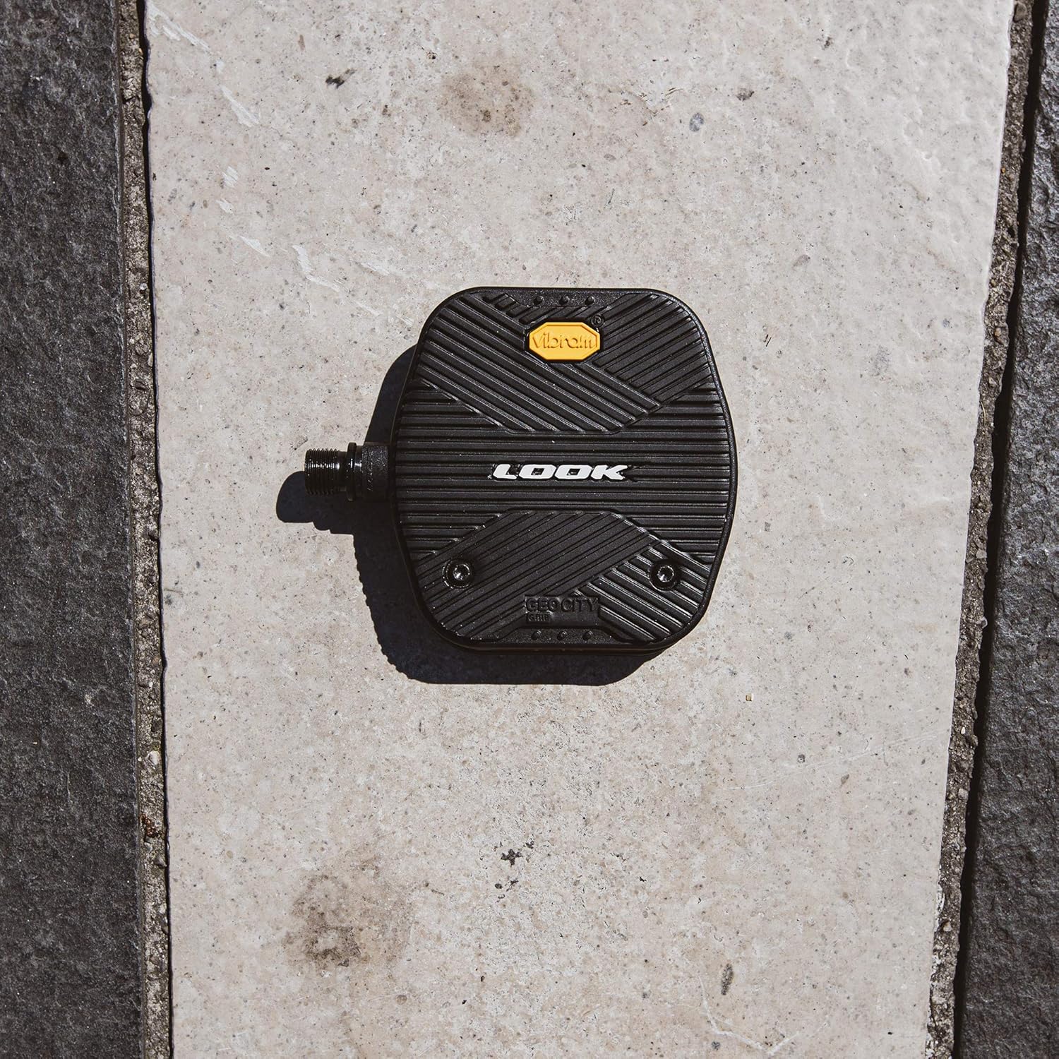 LOOK Cycle - Geo City Grip - MTB Bike Pedals - Flat Pedals - Slip-Proof Safety - Innovative Activ Grip Rubber - Premium High-Performance Urban Bike Pedal - Black