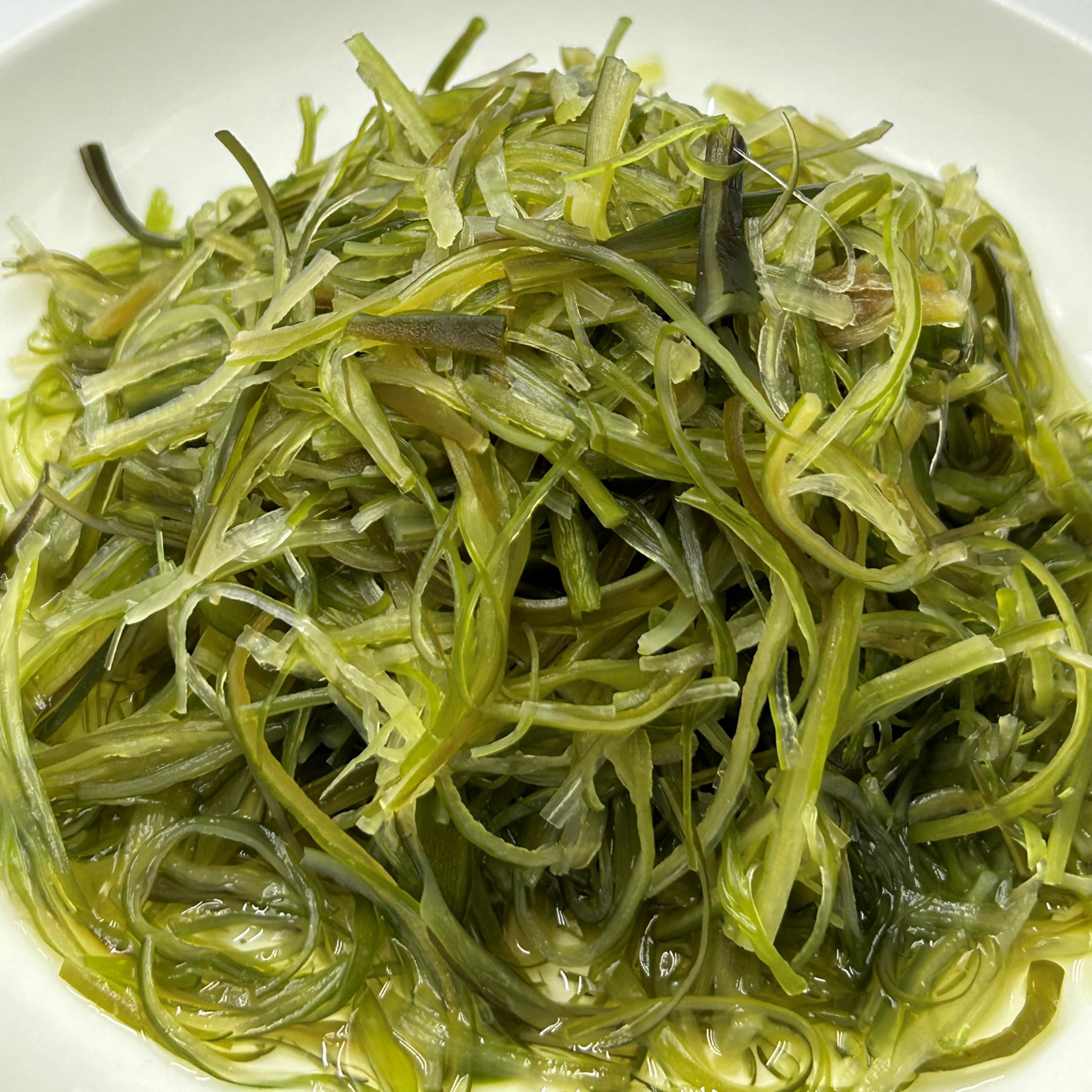 Wakame tige d'algues salade wakame bande wakame tiges de moutarde de mer coupées