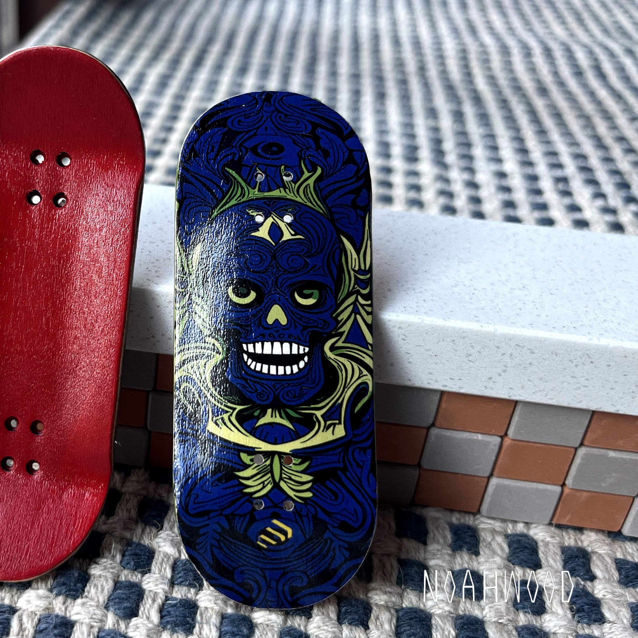 Noahwood Pro Mini planche de skateboard concave profonde (6 couches en bois d'érable, 35 x 97 mm, faite à la main (Gost bleu)