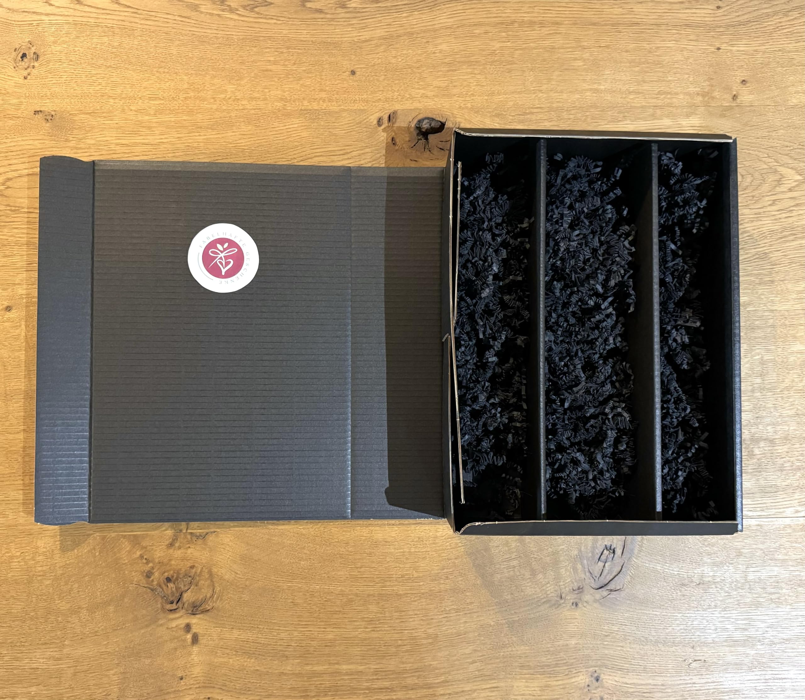 Geschenkset Roséwein mit Schokoladentrüffel und Amaretti