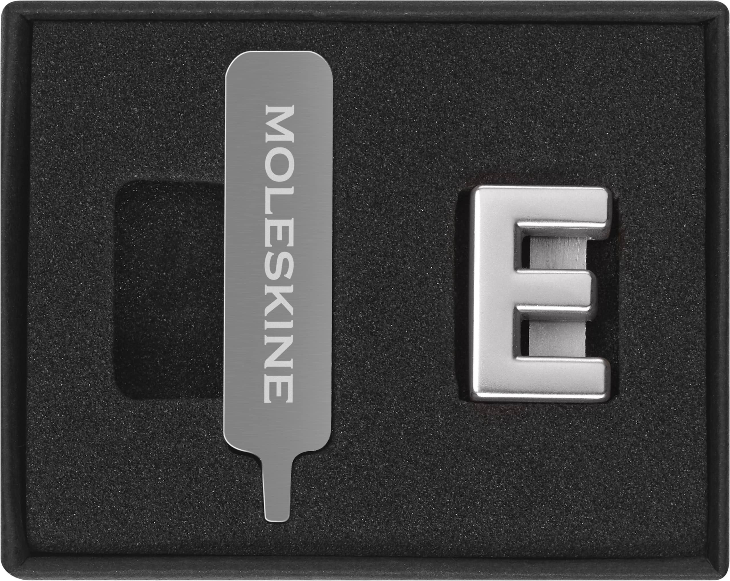 Moleskine Pin per Taccuino o Agenda Lettera E, Spilla Lettere, Personalizza la Chiusura con Elastico, Idee Regalo Personalizzato, Colore Argento
