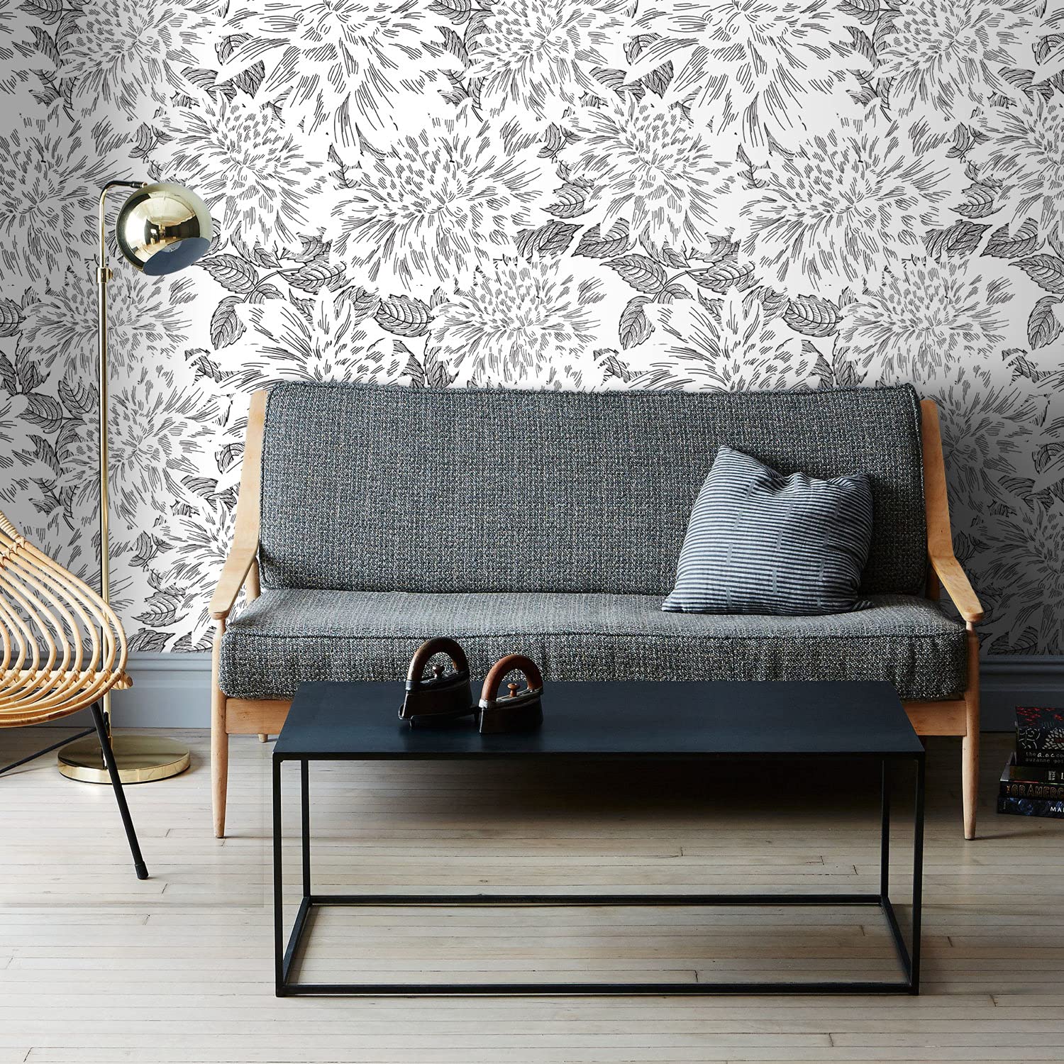 Papier peint dahlias graphite géométrique floral pour masquer imperfections mur et meuble