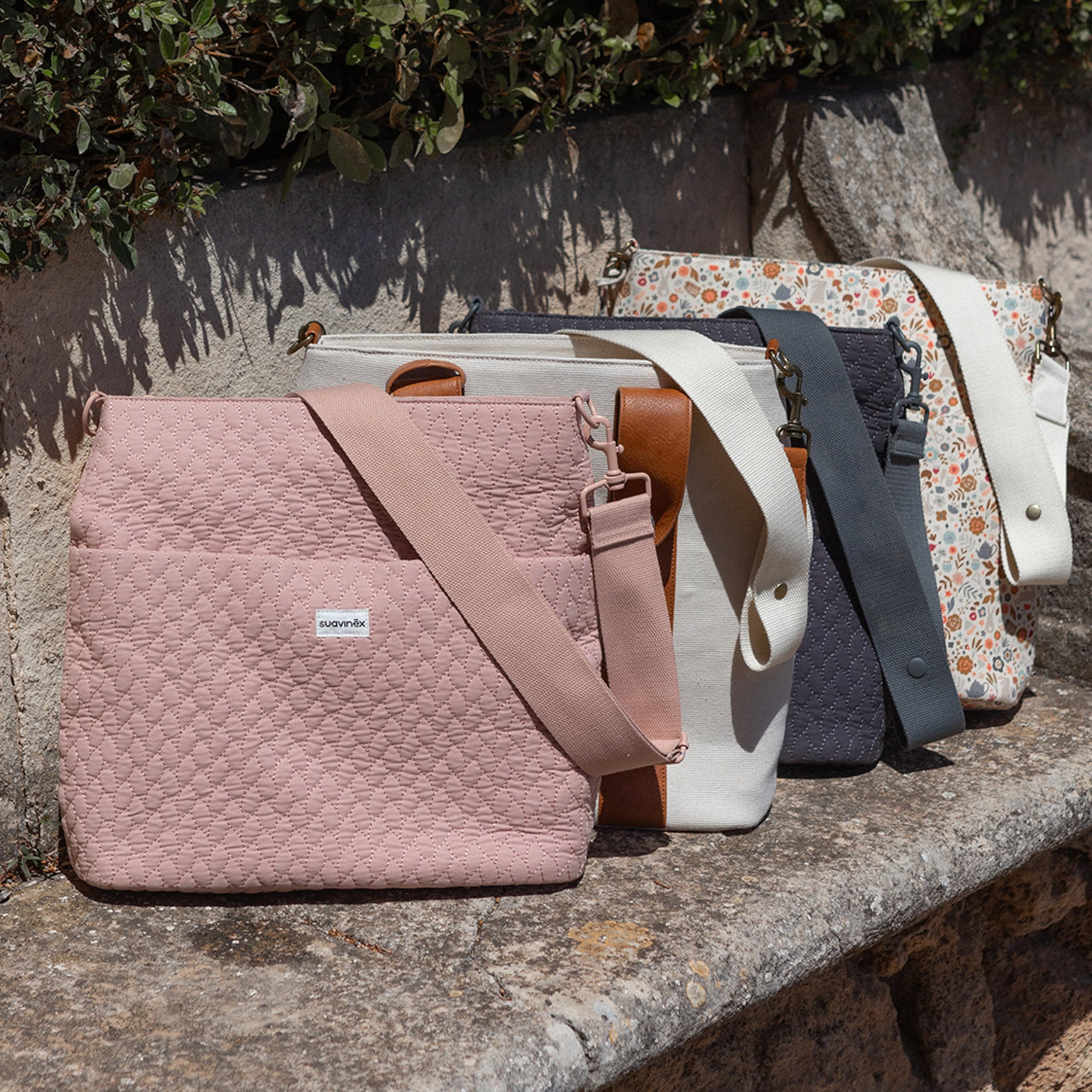 SUAVINEX, Sac de Maternité Tote Bag, Sac à Langer Bébé de Grande Capacité, Anses Ajustables à la Poussette, Fermeture Éclair, Idéal Poussette, Imperméable, avec Poches Intérieures