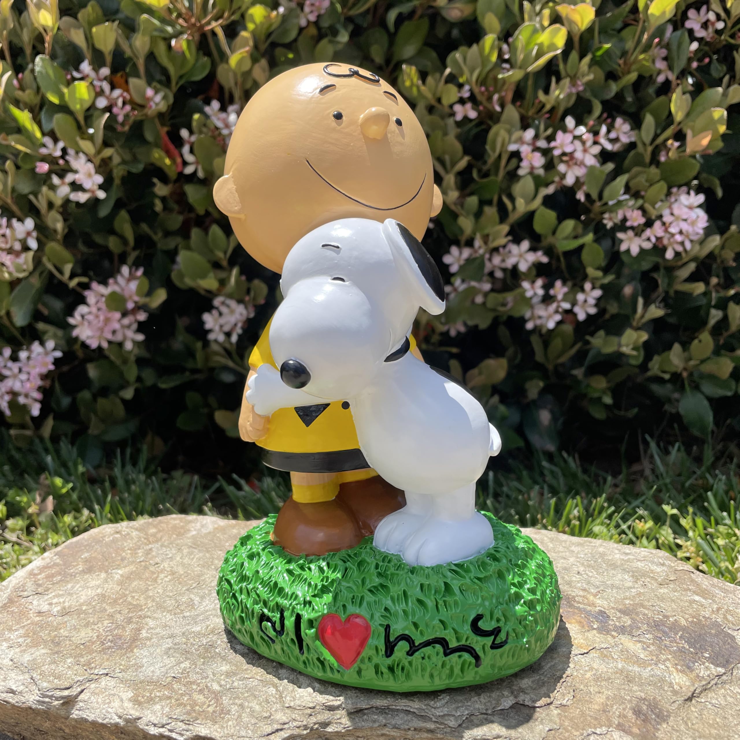 PEANUTS チャーリー・ブラウン 置物 ガーデンオブジェ Amazon.com: BACKYARD GLORY Peanuts® Charlie Brown & Snoopy Hugs