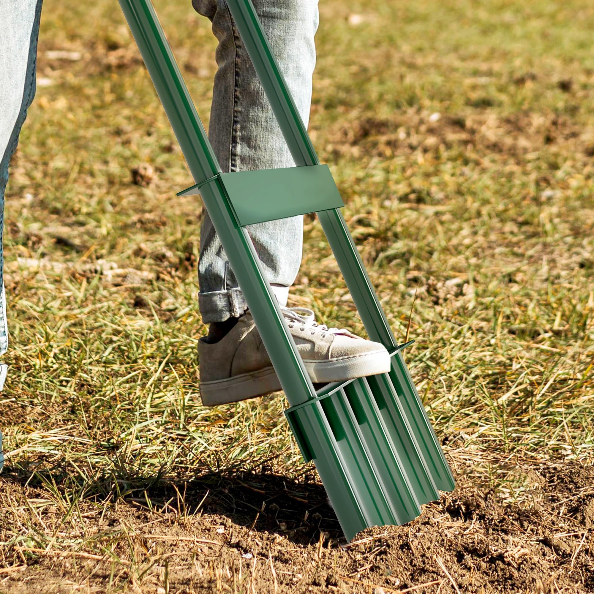 Outsunny Aireador de Césped Manual con 5 Púas Huecas y Mango Antideslizante, Herramienta de Perforación para Césped, Ideal para Cuidado de Jardines y Patios, Verde Oscuro