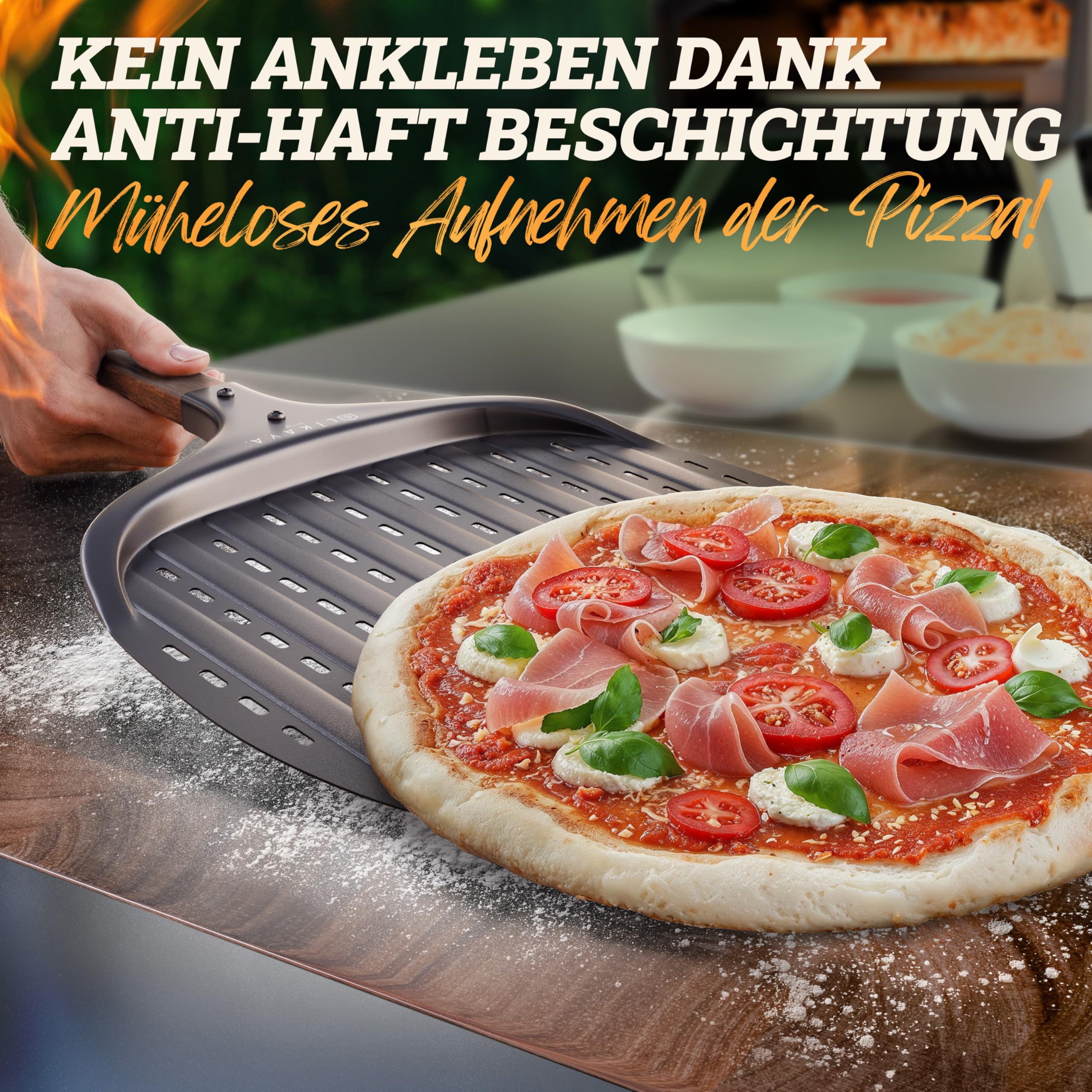 LIKAYA Pizzaschieber [32 x 32 x 62cm] Pizzaschaufel aus schwarzem Aluminium & Griff aus FSC-Akazienholz – Kein Ankleben dank Antihaftbeschichtung – für Pizzaofen & Pizzastein