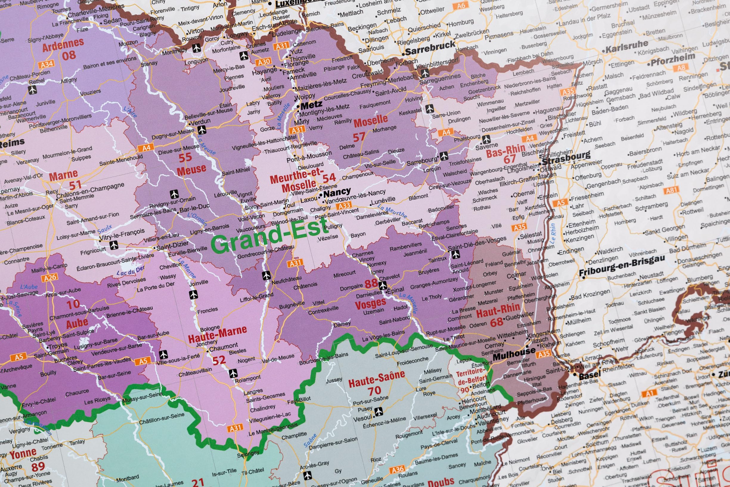 GeoMetro Carte administrative de la France en français de 100 x 100 cm, avec plastification sur les deux faces avec départements avec codes postaux