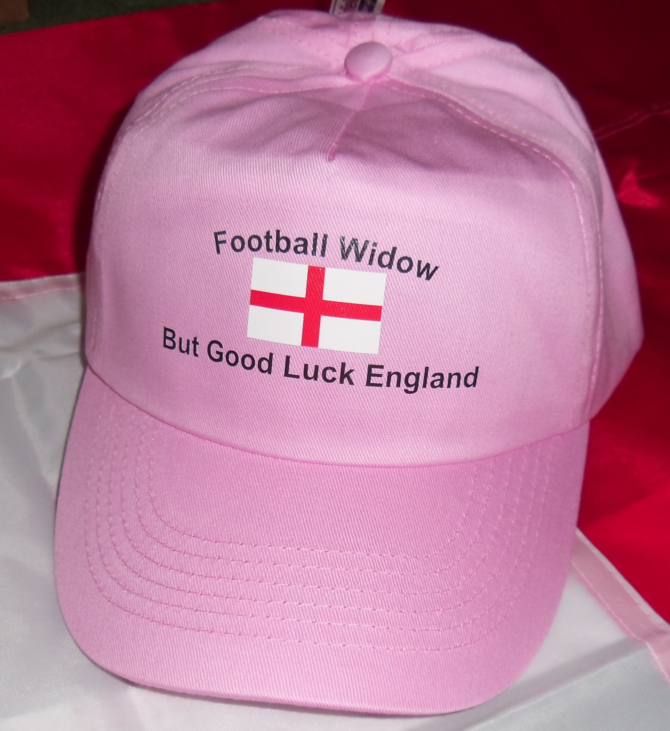Football Widow Baseball cap in pink, ideal for the World Cup