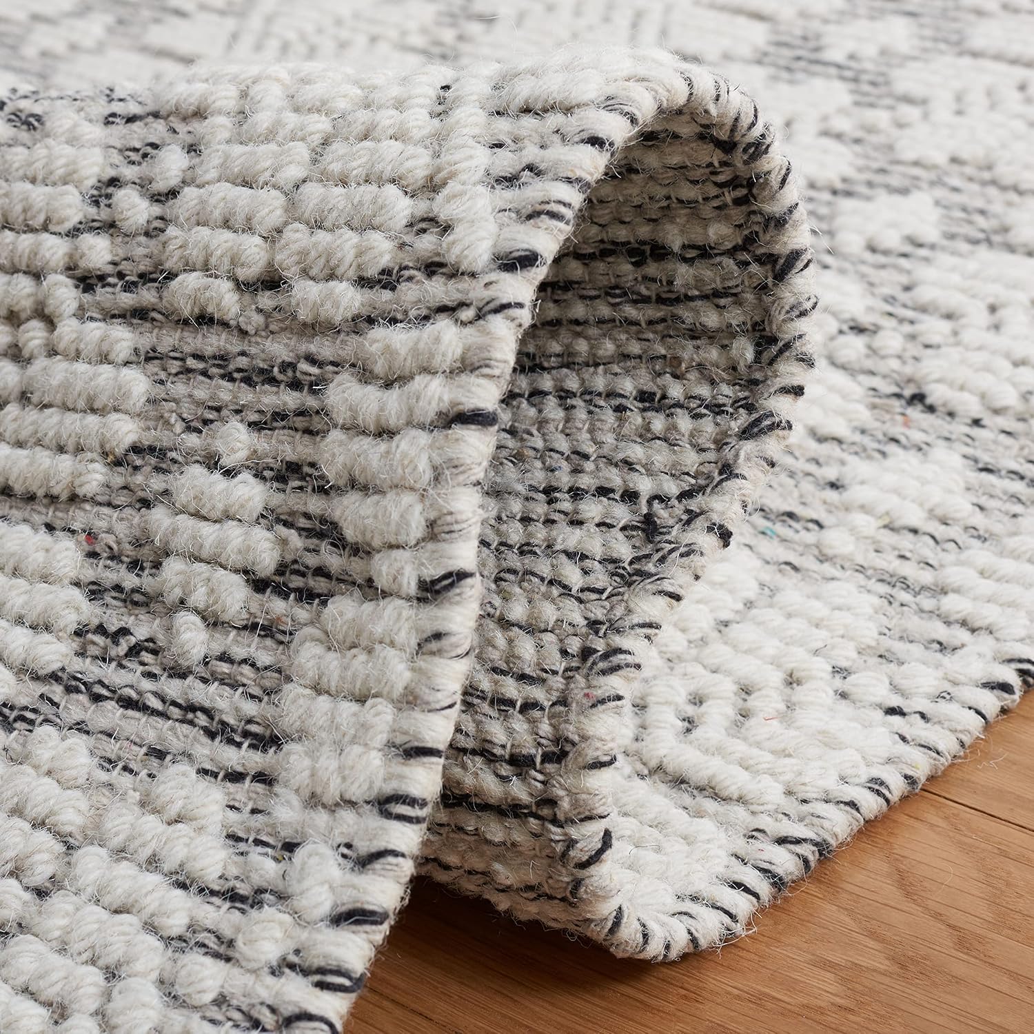 Martha Stewart x SAFAVIEH Area Rug Collection - 4' x 6', Ivory & Grey, Handmade Wool, Ideal for Living Room, Foyer, Bedroom, Accent Space (MSR3503F)