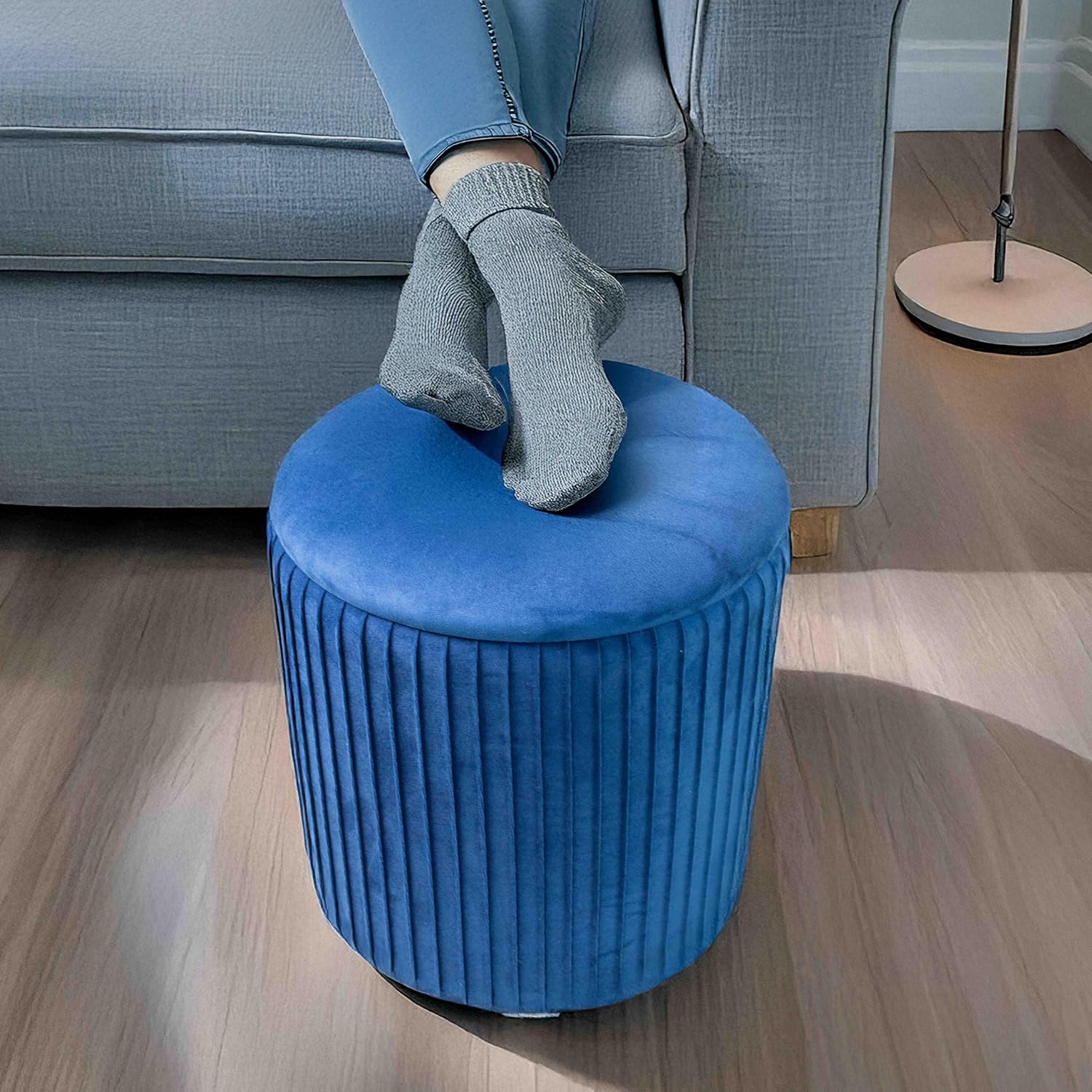 3-in-1 Ottoman Set – Storage Ottoman with Tray Table & Blanket – Round Navy Blue Footrest with Reversible Lid – Small Space Living Room or Bedroom Furniture, Modern Design.