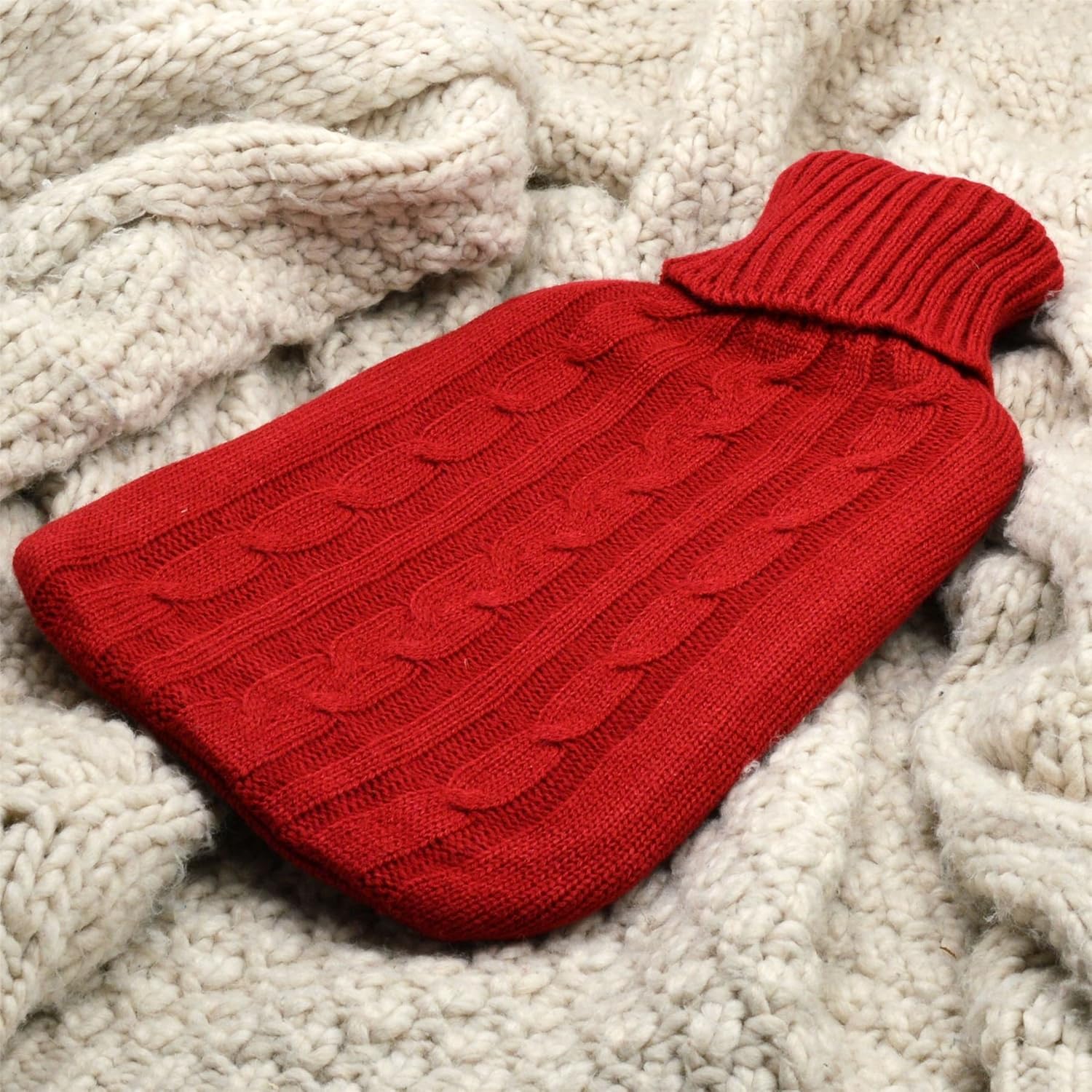 Harbour Housewares Full Size Hot Water Bottle, 2L - with Soft Knitted Cover - Red