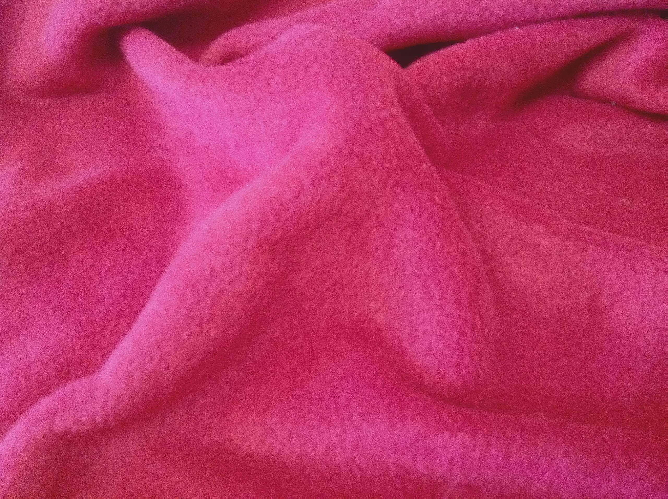 Tissu polaire rose fuchsia anti-bouloches 5m pour réparer et confectionner sans boulocher