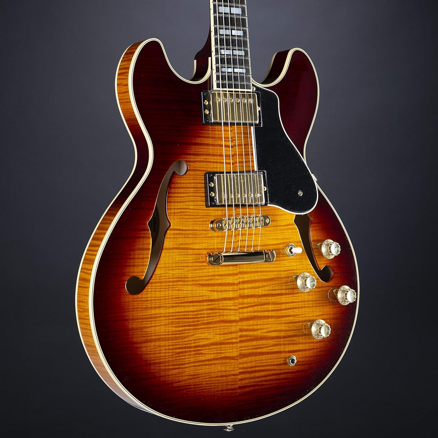 Close-up of Yamaha SA2200 body with control knobs and pickup selector