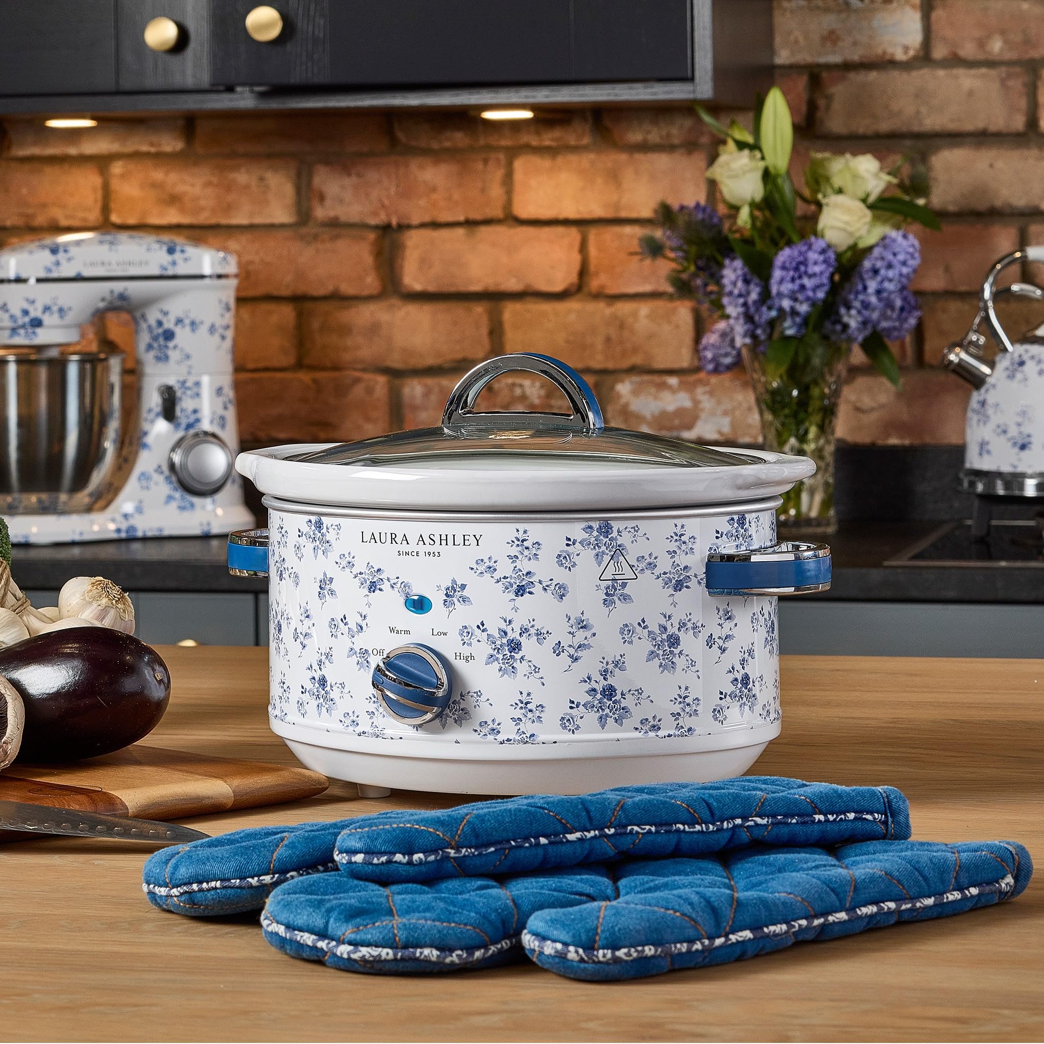 Laura Ashley Pentola Cottura Lenta 3,5 Litri con Stampa China Rose di VQ - Slow Cooker per 4 a 5 Persone, Economica in Energia, con 3 Impostazioni di Temperatura e Coperchio in Vetro Temperato