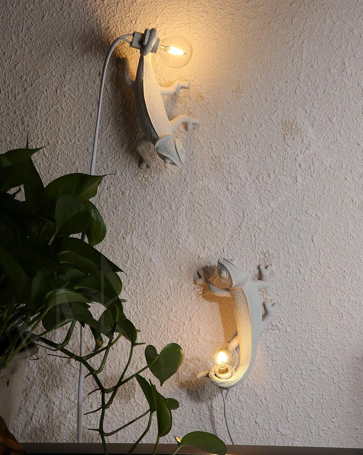 MAYOLA Modern Chameleon Table Lamp,Desk lamp,Night Light,Wall Lamp, Resin Chameleon Lighting Fixture for Living Room, Bedroom, Office,Kids(Wall Lamp, A-White)