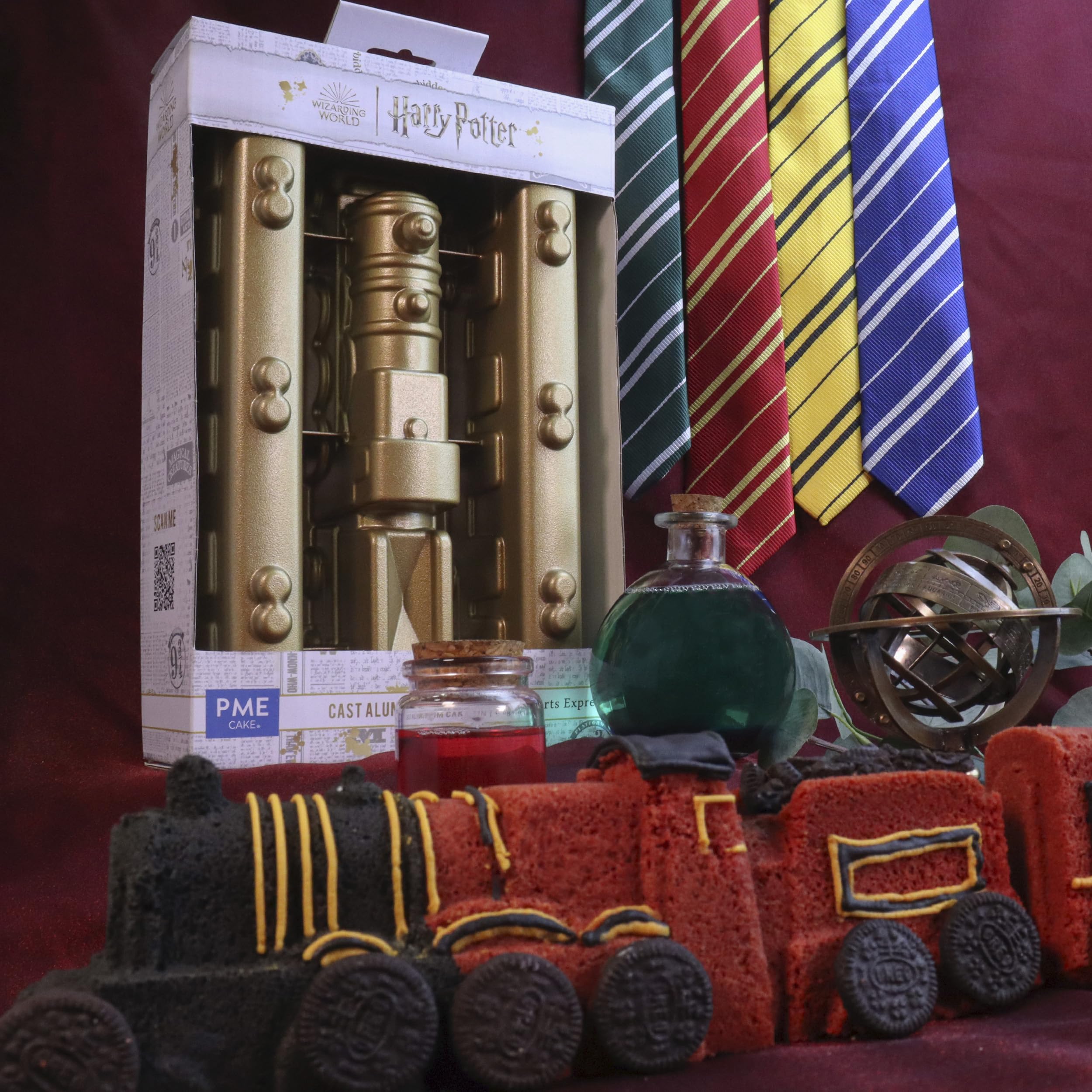 Image secondaire de Moules à Gâteau Harry Potter - Set de 3 Poudlard et Hogwarts Express