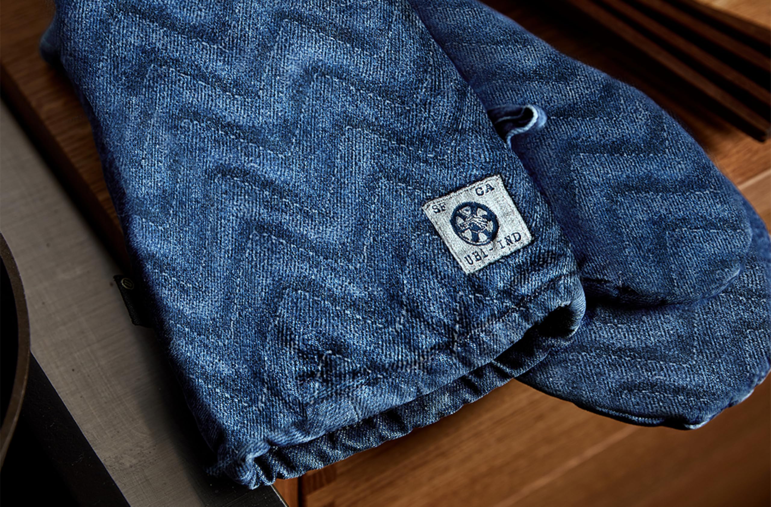 Pikowana dżinsowa rękawica do piekarnika w jodełkę, uchwyt na patelnię dżinsową, uchwyt na patelnię i denim, zestaw w średnim stylu vintage
