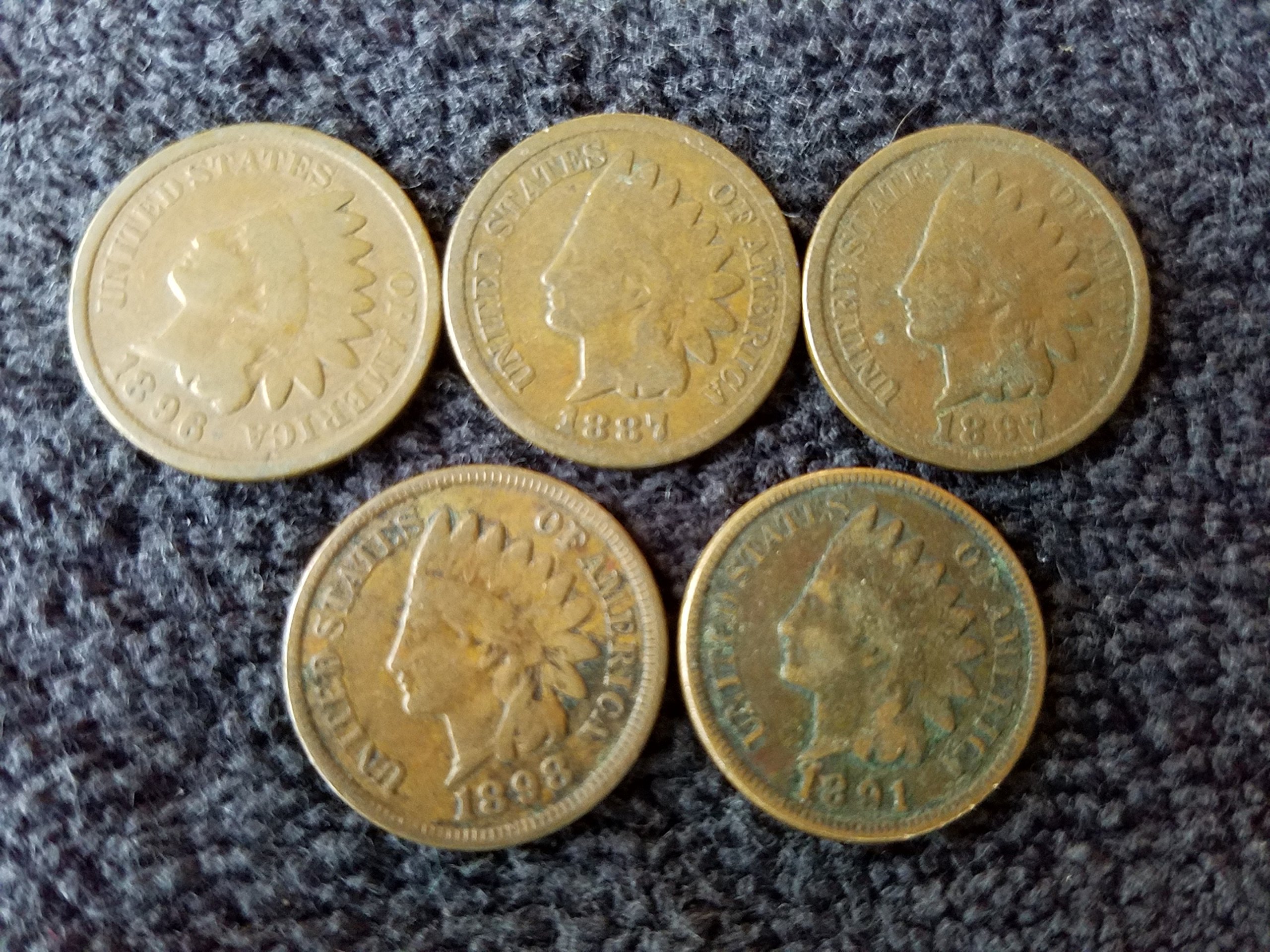 Indian Head Pennies - 5 Coins (1880-1899) - Vintage Collectible -1 Indian Head Pennies - 5 Coins (1880-1899) - Vintage Collectible -1