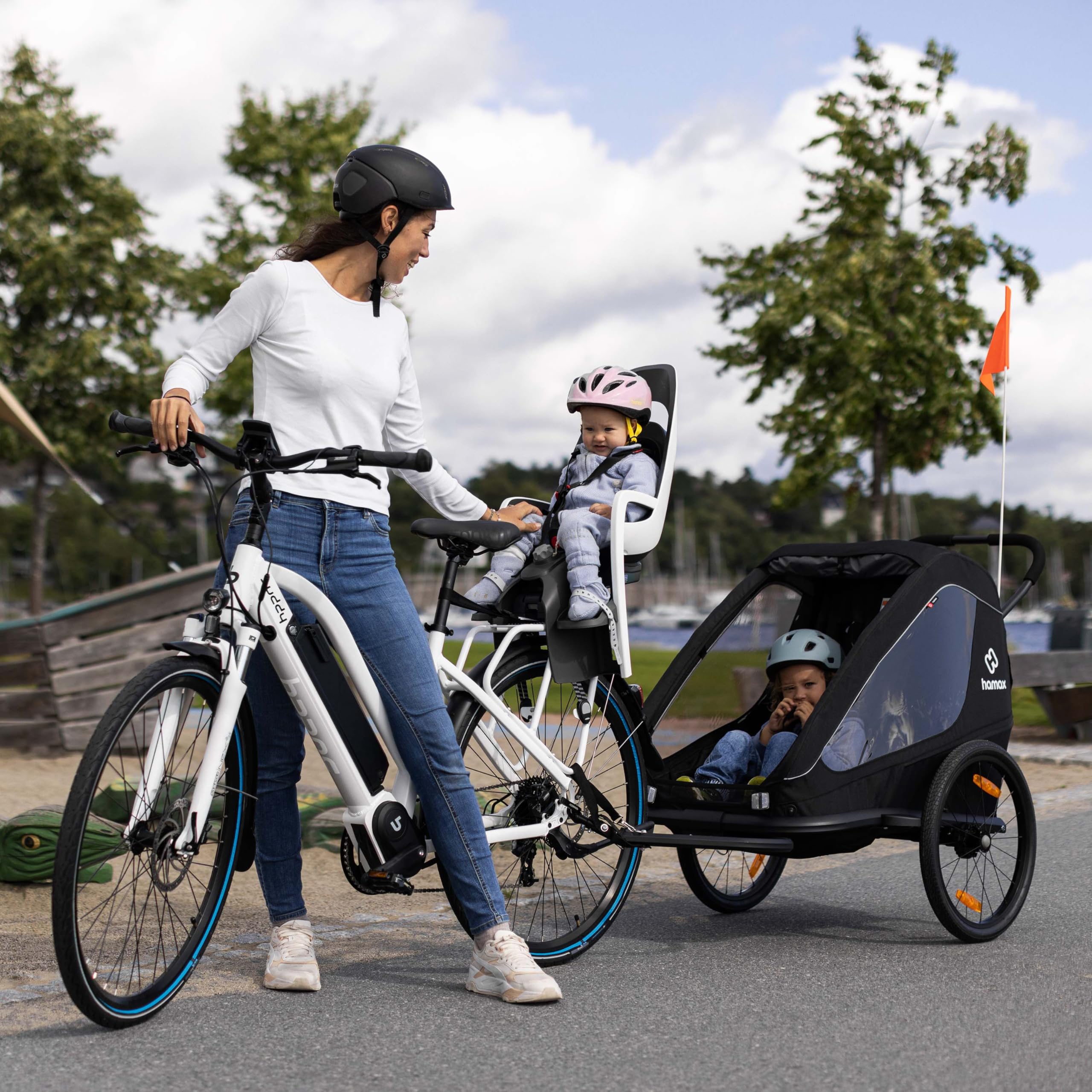 Hamax - Trailer Traveller a 2 posti - Rimorchio Bici e Passeggino - Massima sicurezza - Imbracatura a 5 punti - Riflettori multipli - Leggero e pieghevole - per bambini fino a 22 kg