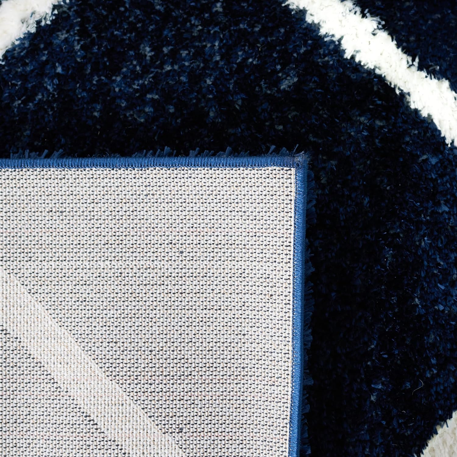 SAFAVIEH Area Rug 8x10 - Tahoe Shag Collection - Large - Navy & White, Trellis Pattern, Non-Shedding & Easy Cleaning, Plush Thick Pile, Ideal for Living Room, Bedroom, Dining Space (THO676N)