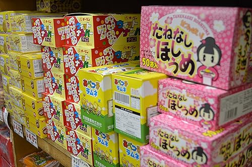 Caja japonesa de caramelos Dagashi 20 piezas Umaibo aperitivos gumi, papas tostadas, Kitty chocolate con adhesivo akibaking