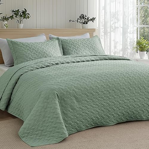 Bedsure Quilts Twin Size - Lightweight Bedspreads Twin Size with Basket Weave Pattern, Soft Quilt Bedding Set, Sage Green Comforter Set Coverlet for All Seasons with 1 Pillow Sham (68" x 86")