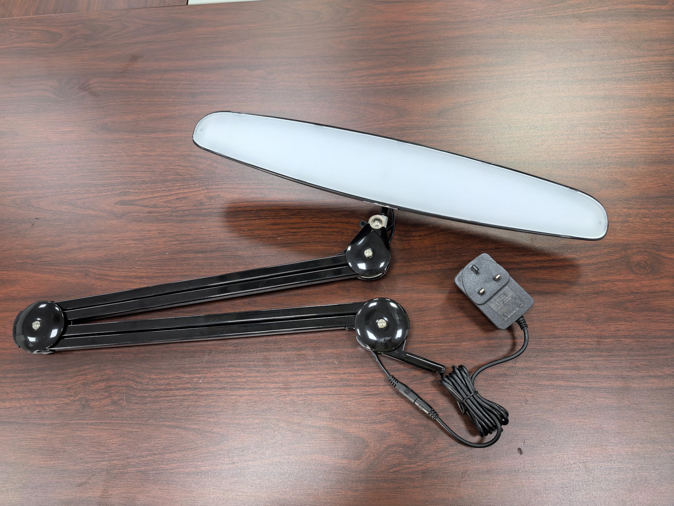 Neatfi XL Lampada da Scrivania LED 2200 Lumen 24W con Morsetto – Illuminazione Senza Ombre | 4 Livelli di Intensità | Ufficio Domestico e Hobby | Testa Larga 50 cm (Bianco, Non-CCT con morsetto)