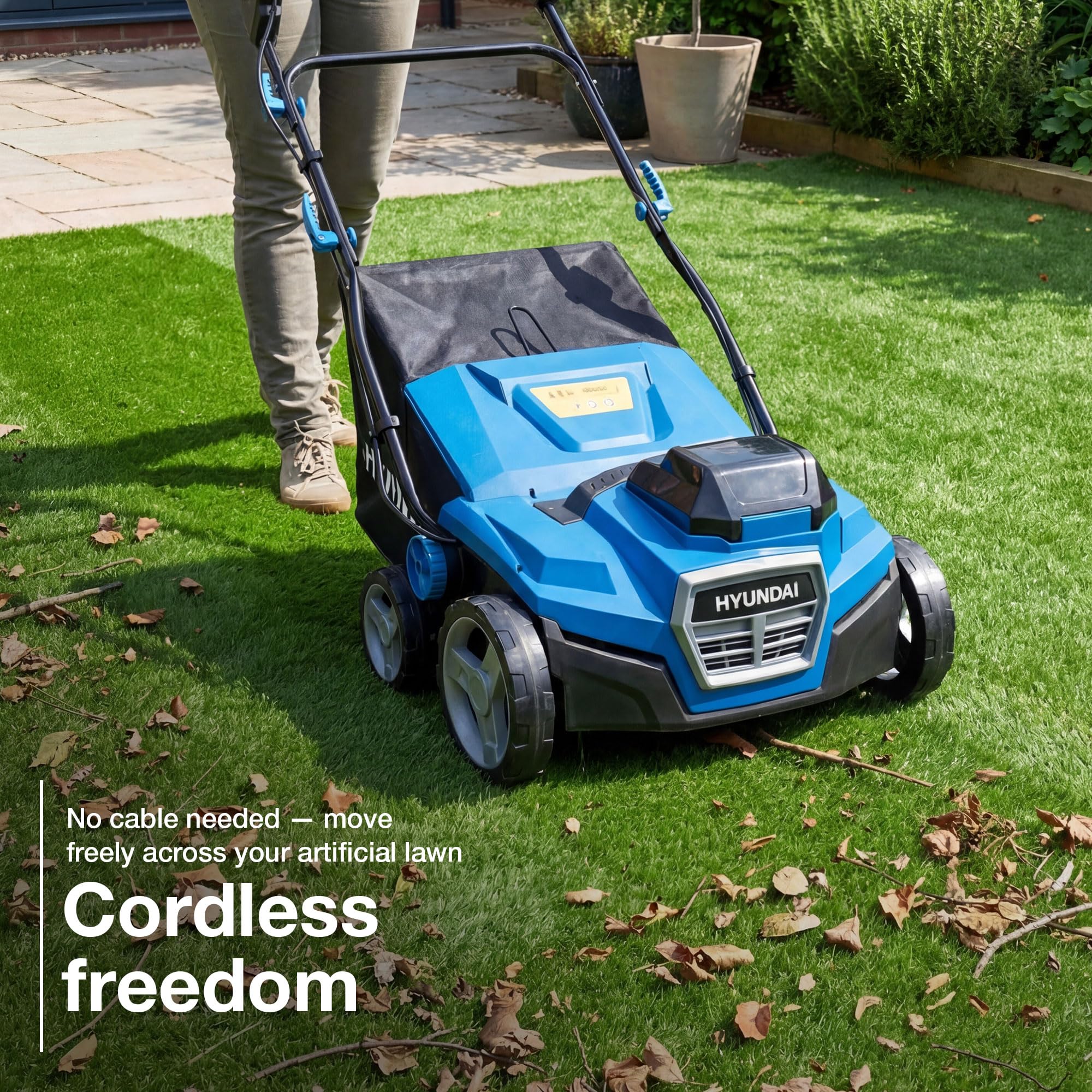 Hyundai Spazzatrice artificiale senza fili da 38 cm 40 V (2 x 20 V), motore senza spazzole, borsa di raccolta da 45 l, 5 impostazioni di altezza, 2 batterie da 4,0 Ah e caricabatterie