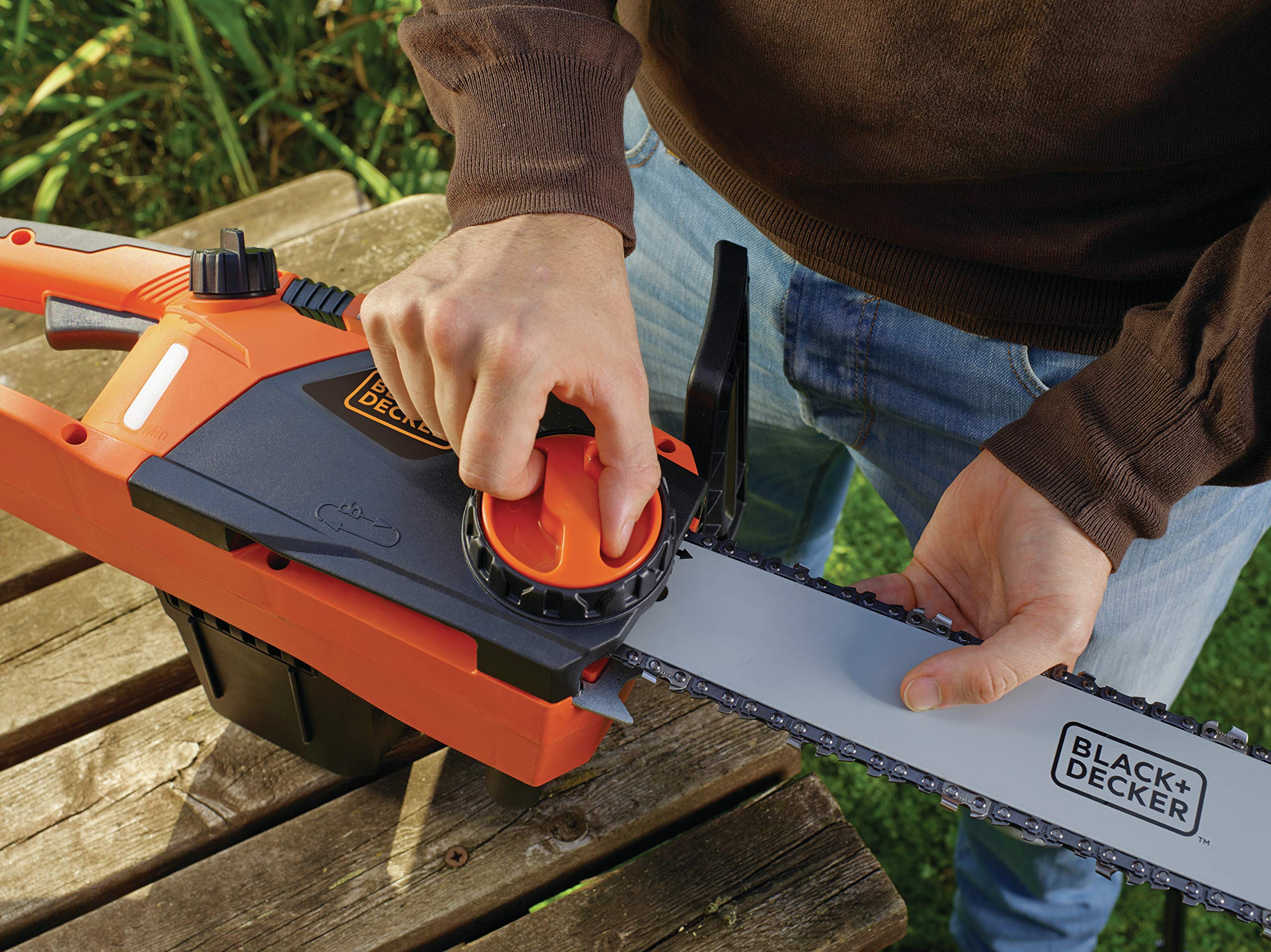 BLACK+DECKER CS2245-QS - Motosierra eléctrica 2200W, Espada 45 cm, Velocidad 12.5 m/s, Depósito de 150 ml, Interruptor de doble control, Tensor de cadena sin herramientas