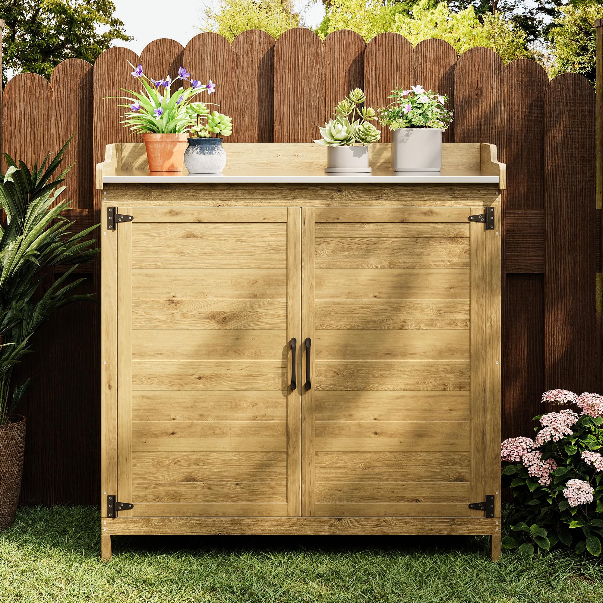 Mesa de Jardín para Plantas, Espaciosa Mesa de Trabajo Exterior con Encimera para Herramientas de Jardín, Armario de Madera con Estantes Interiores para Patio, 98×47×94 cm (Natural)