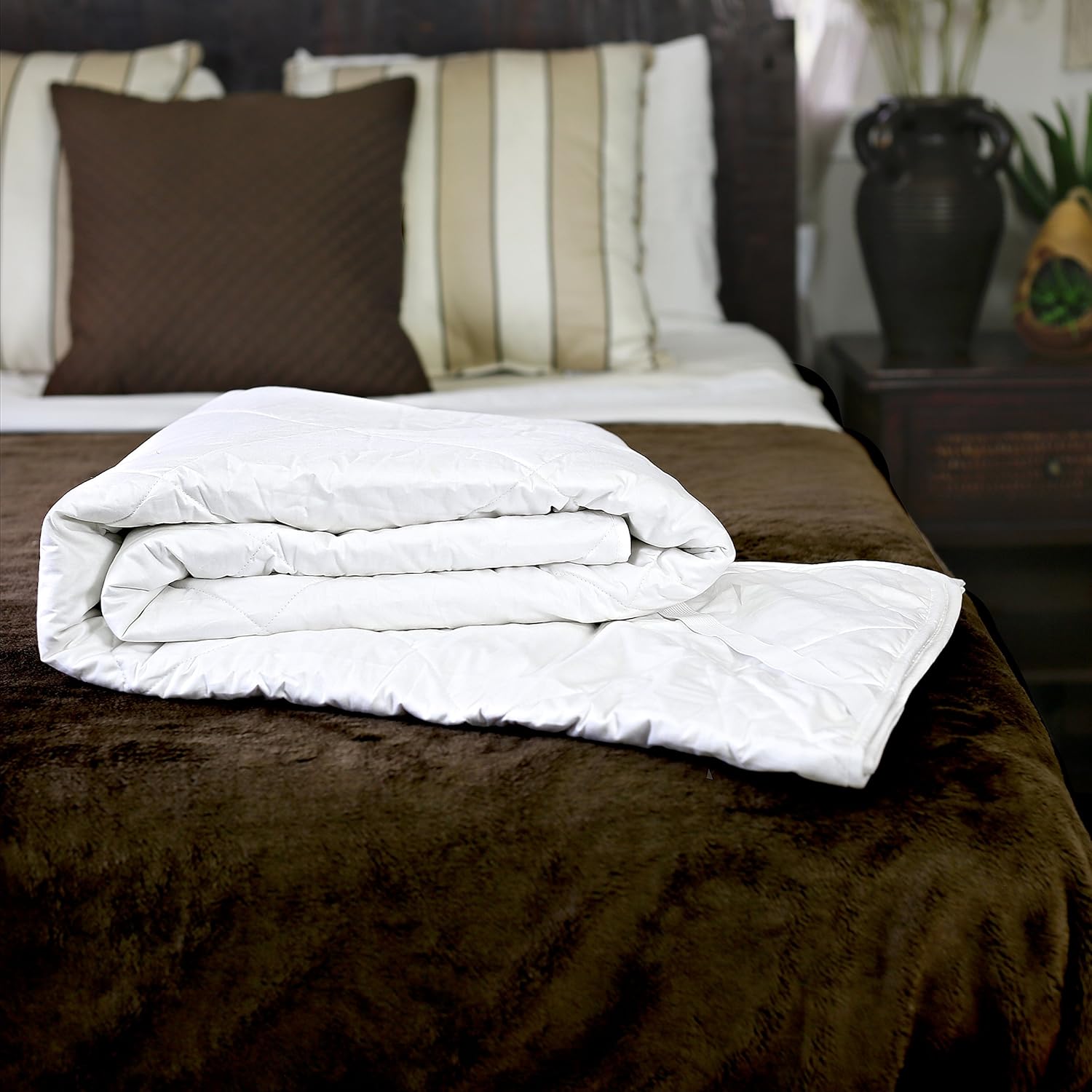 Silk Bedding Direct. Premium Pure Mulberry Silk-Filled Mattress Topper. Full, 75" x 54". for Health, Hygiene and Beauty.