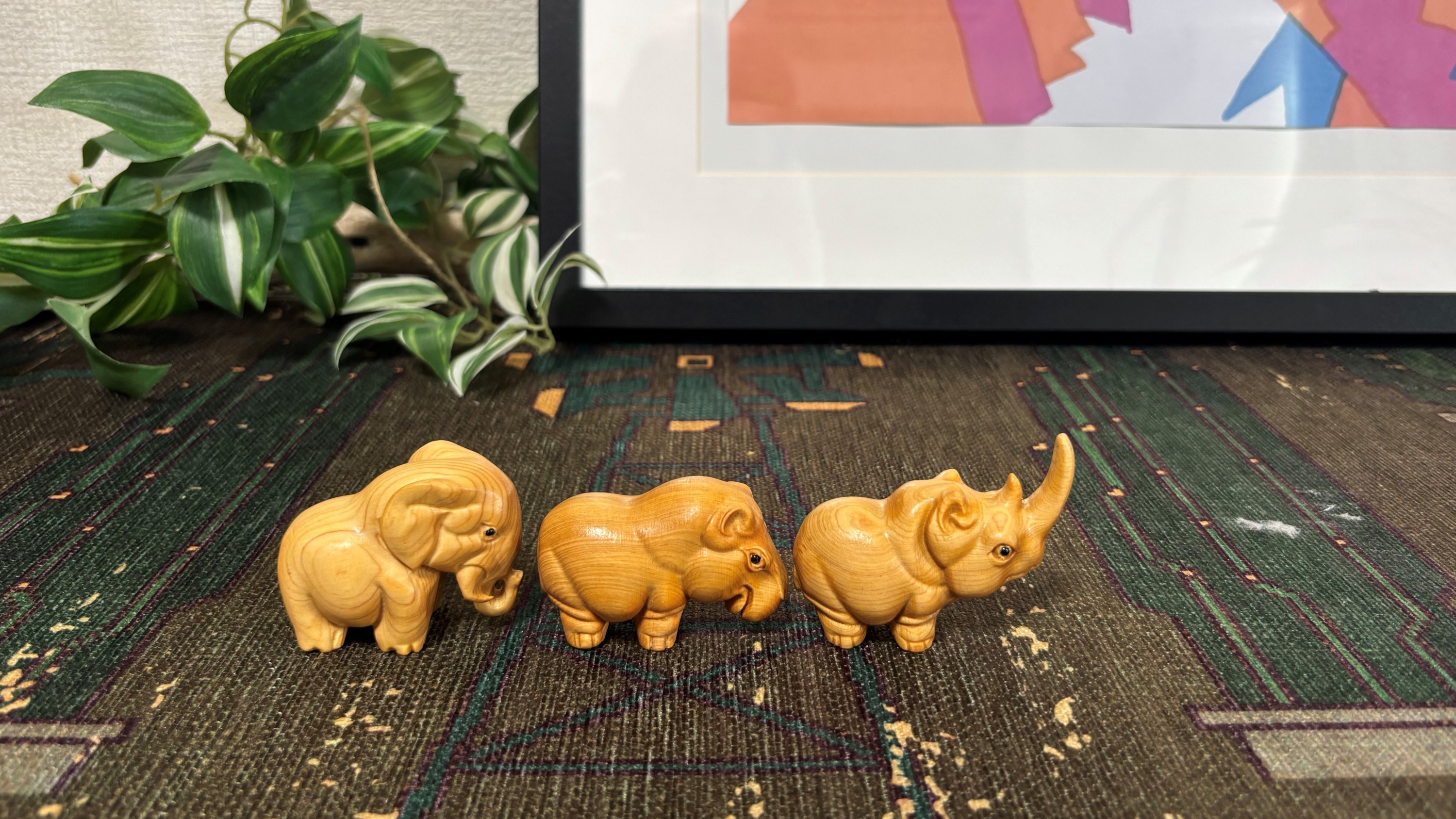 アフリカ購入　置物 60㎝ Amazon.co.jp: tonra サイ 親子 アフリカ インテリア 雑貨 ミニ 動物