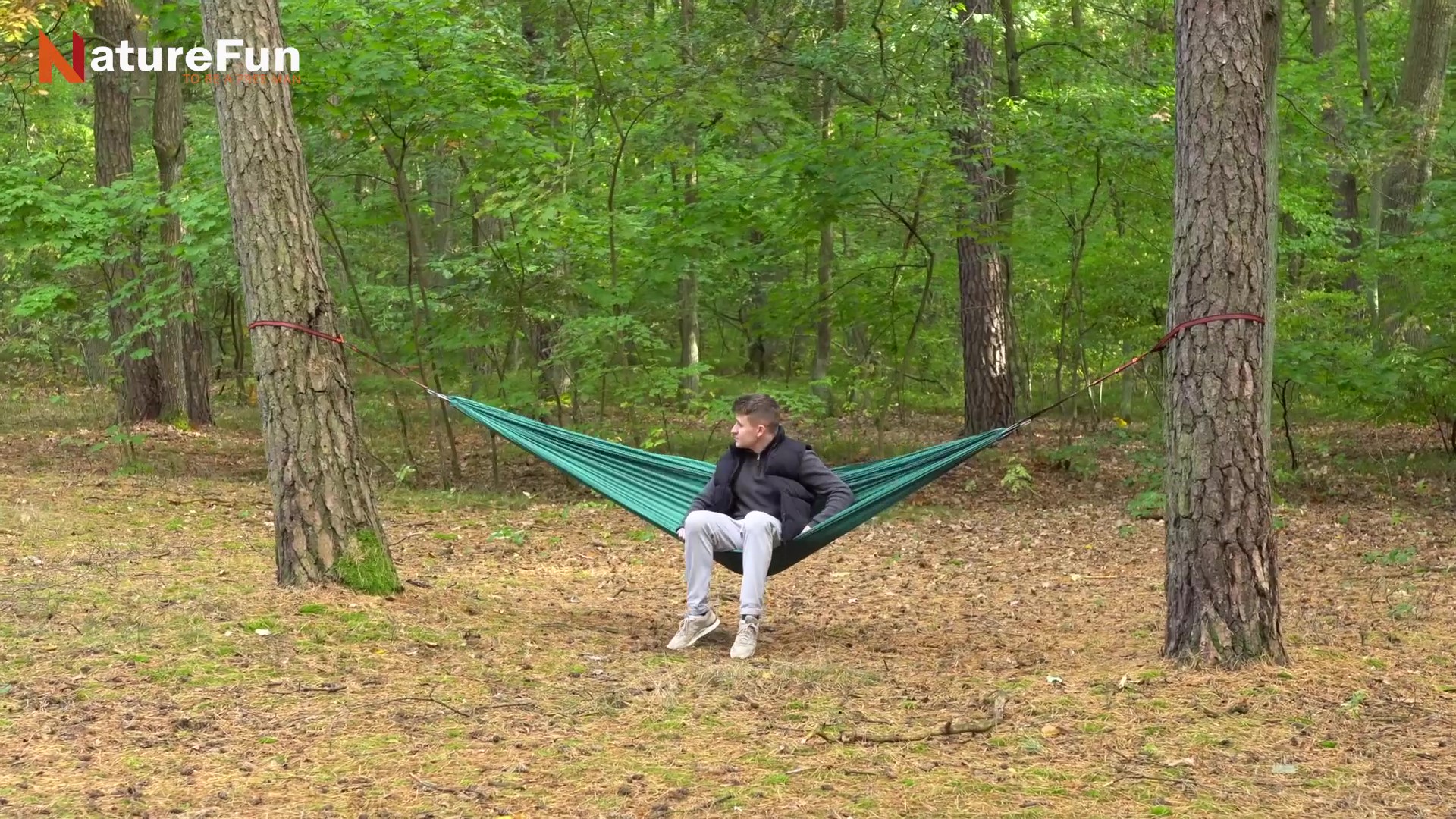 Amaca Da Campeggio In Nylon Paracadute 210T, Portatile 270x140 Cm, Capacità 300 Kg, Con 2 Moschettoni E Cinghie, Leggera 600g