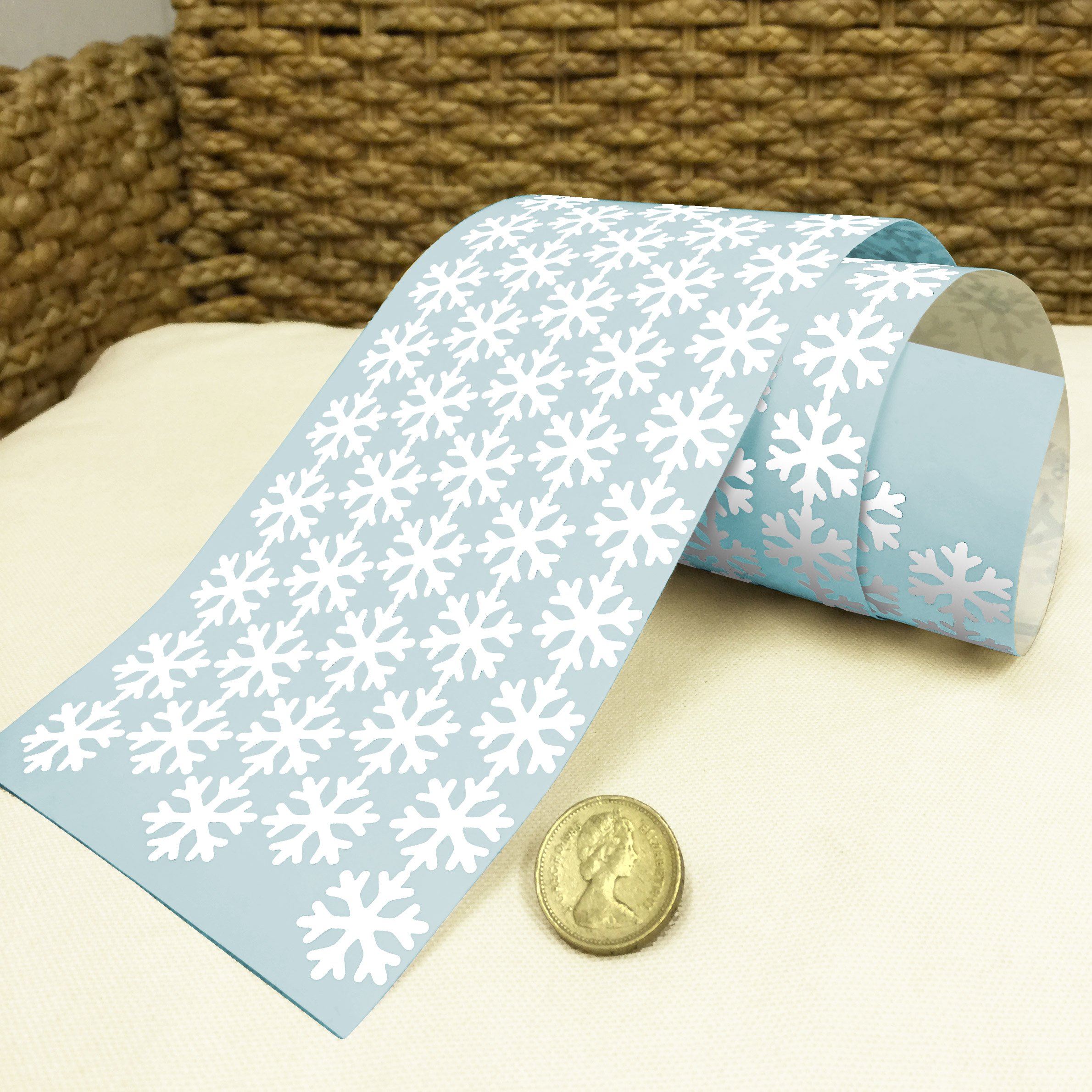 i.LifeUK 144 Snowflake Vinyl Christmas Sticker 20mm Colour Self Adhesive Peel&Stick -White