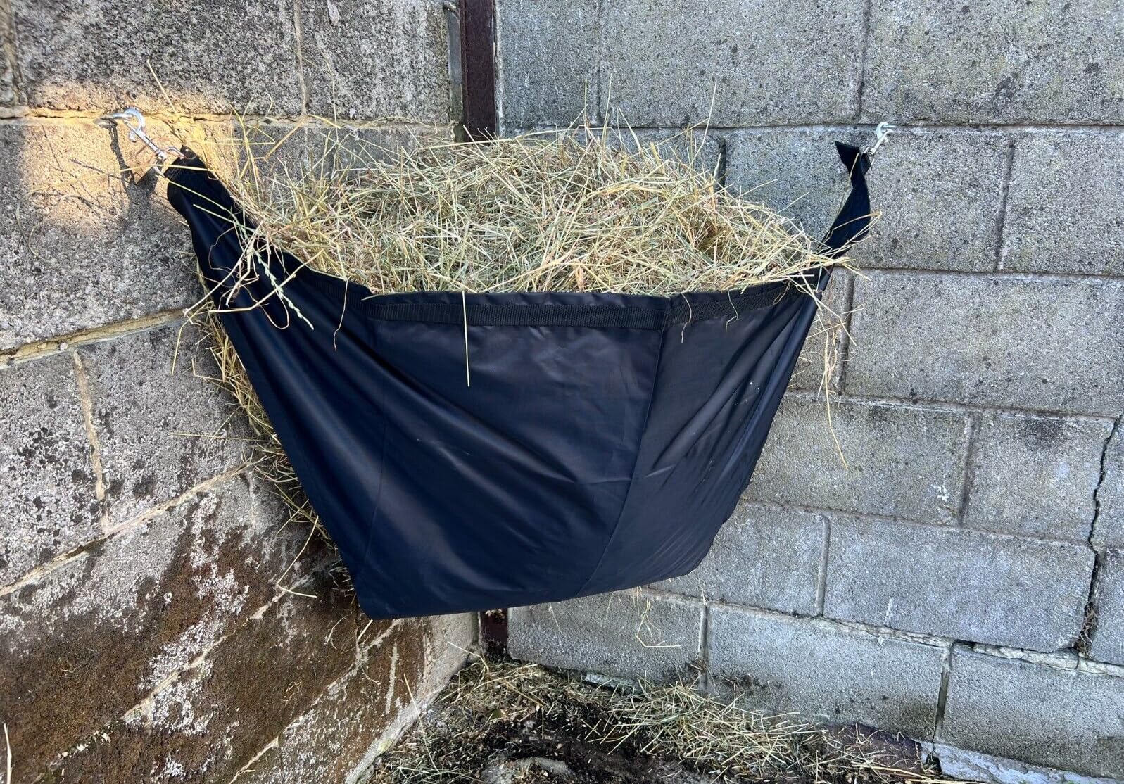 Turners Hay Sling Hay Bar Easy Quick Fill Large Hay Corner Feeder Waterproof Haynet (Standard)