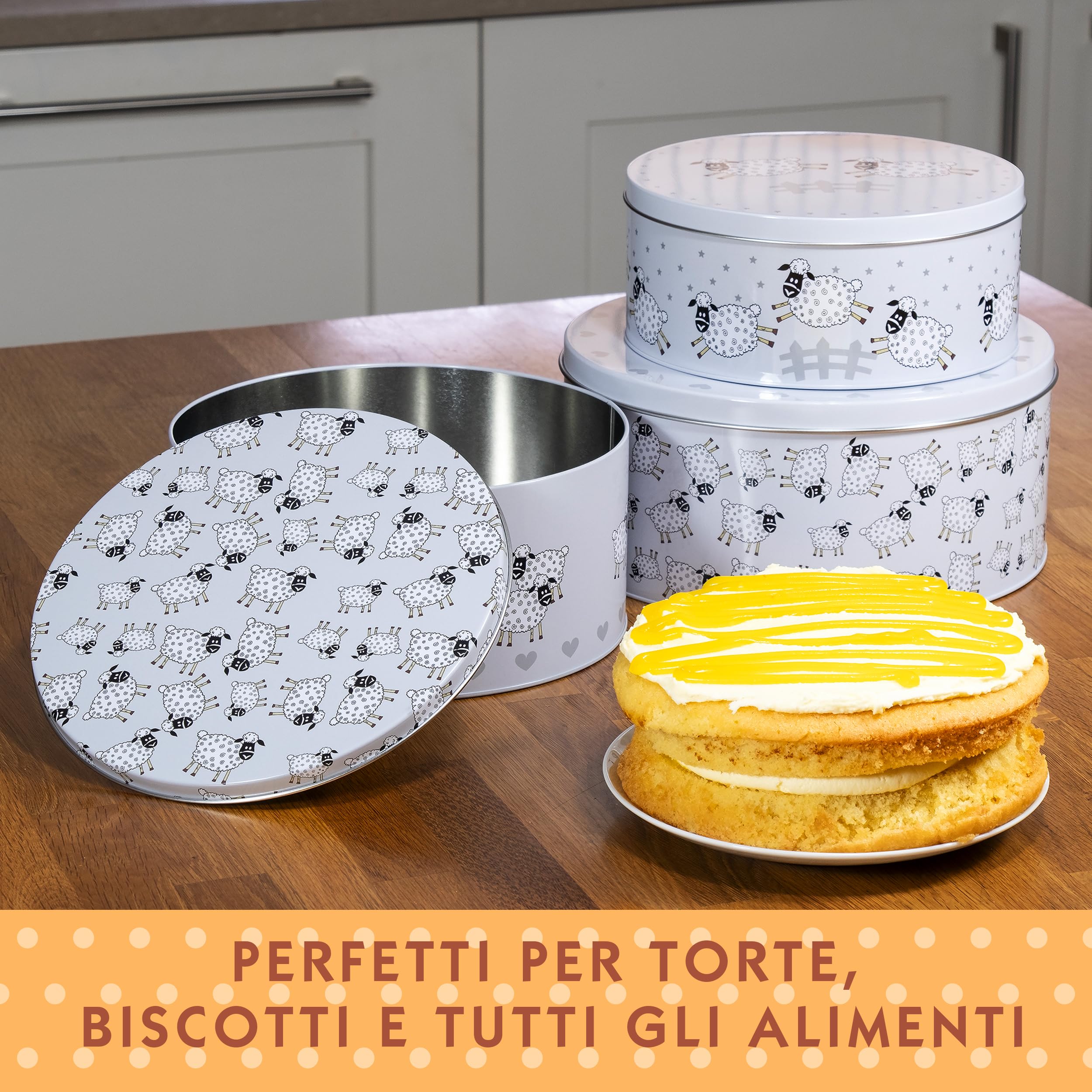 SPOTTED DOG GIFT COMPANY Set di 3 Scatole di Latta, Contenitori Impilabili per Biscotti in Metallo, Barattoli di Latta Rotondi Ermetici per Conservare Torte e Alimenti, Piccoli Medi Grandi - Pecore